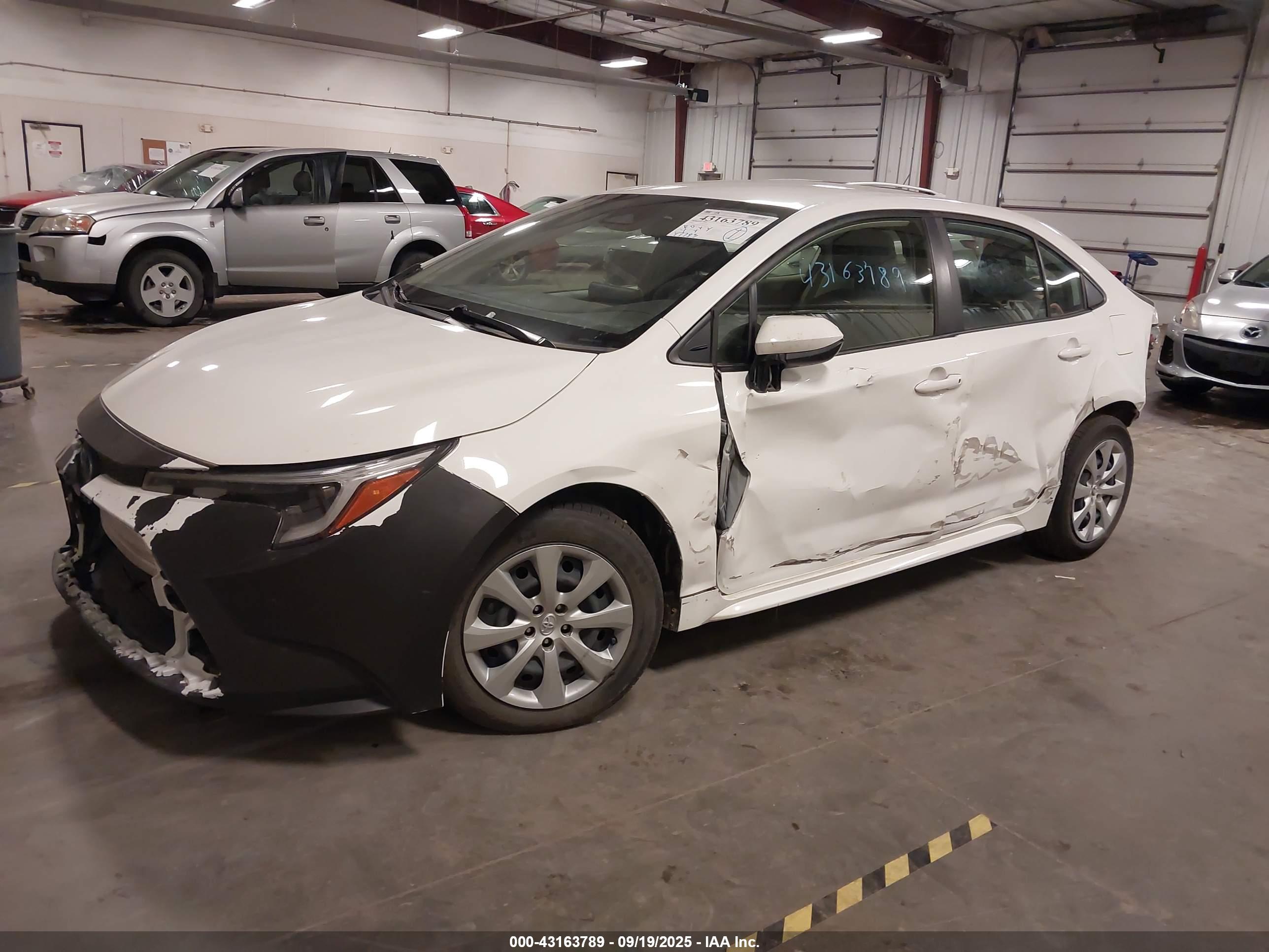 TOYOTA COROLLA image 2