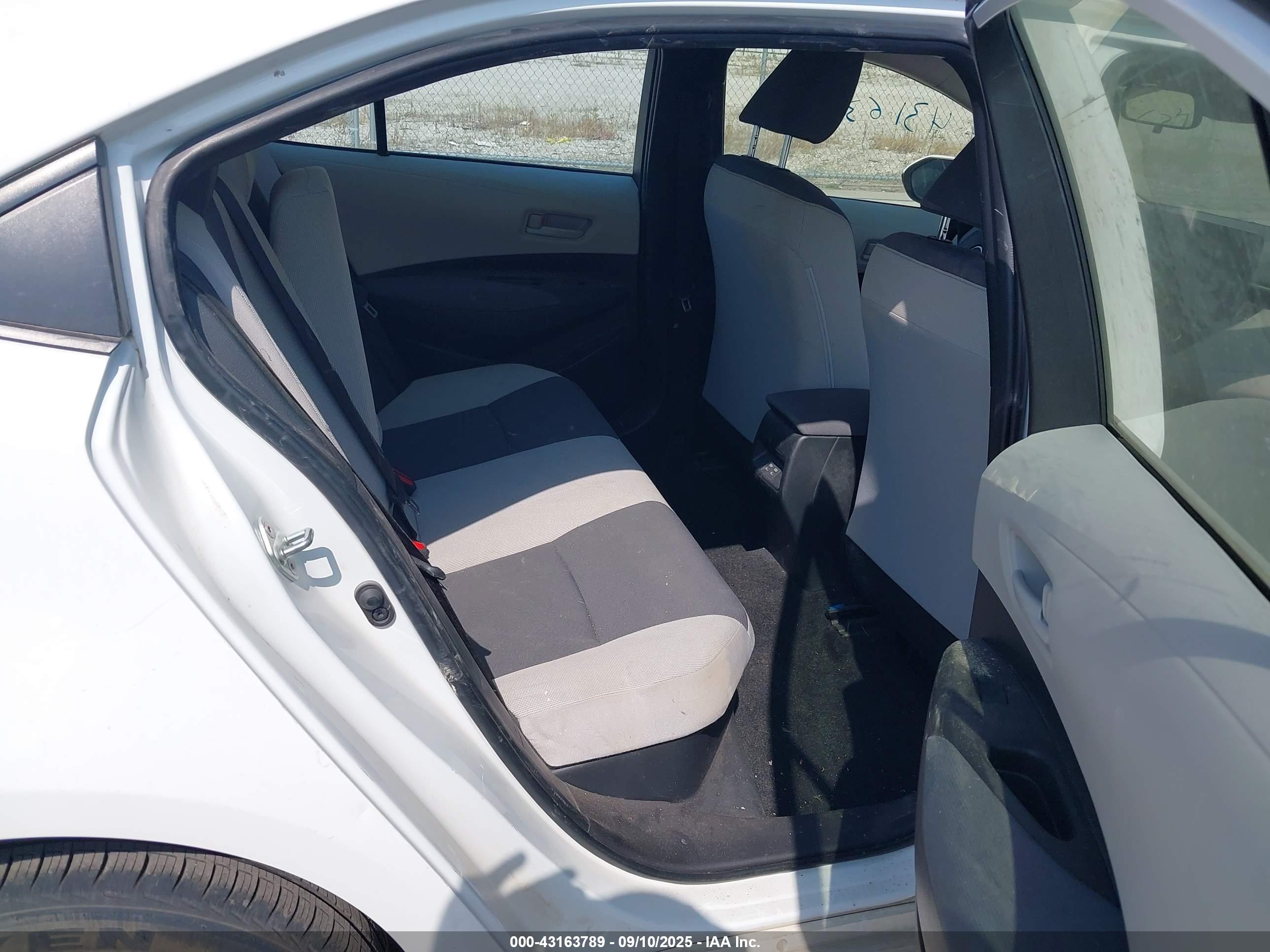 TOYOTA COROLLA image 8