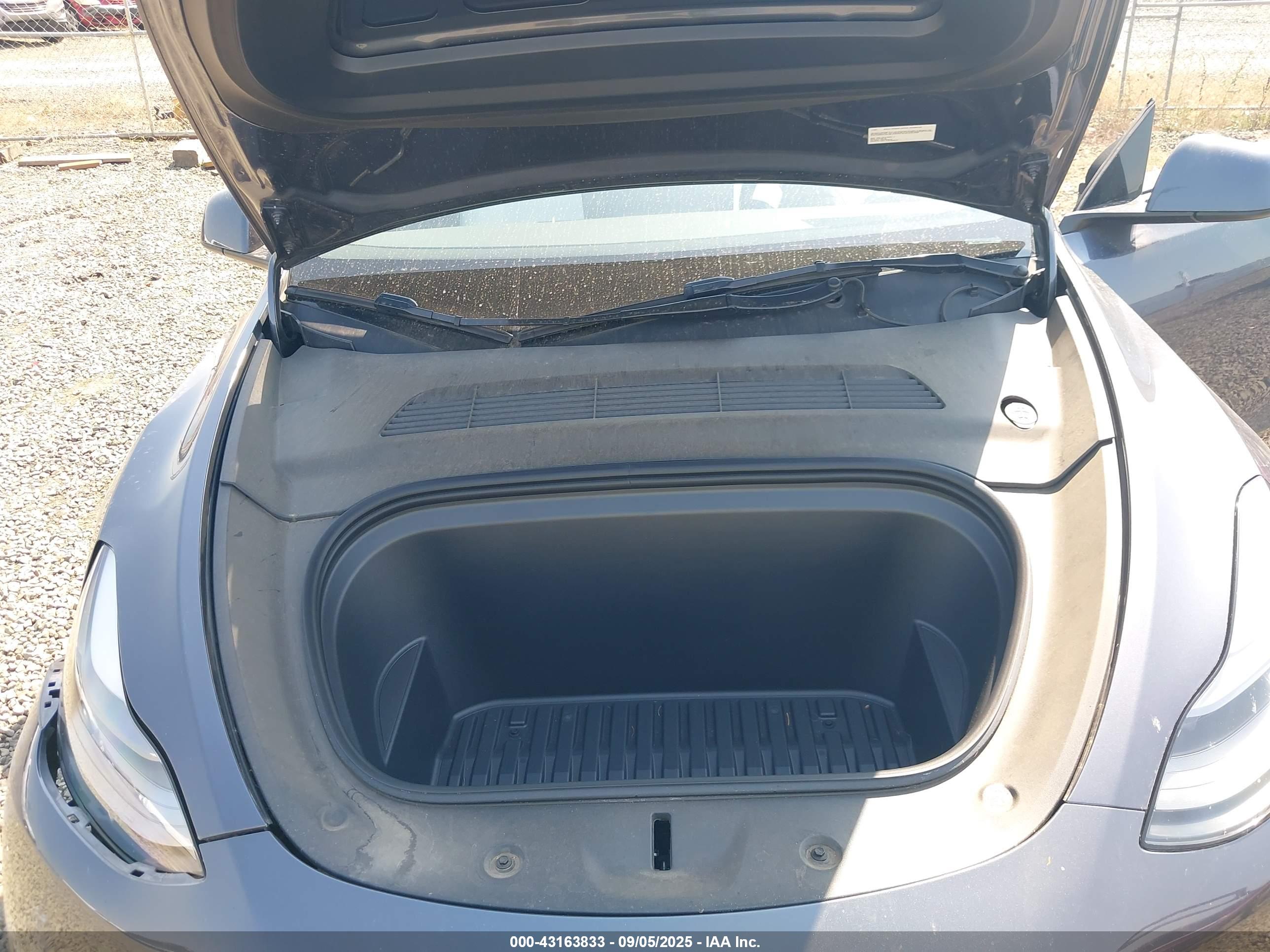 TESLA MODEL image 10