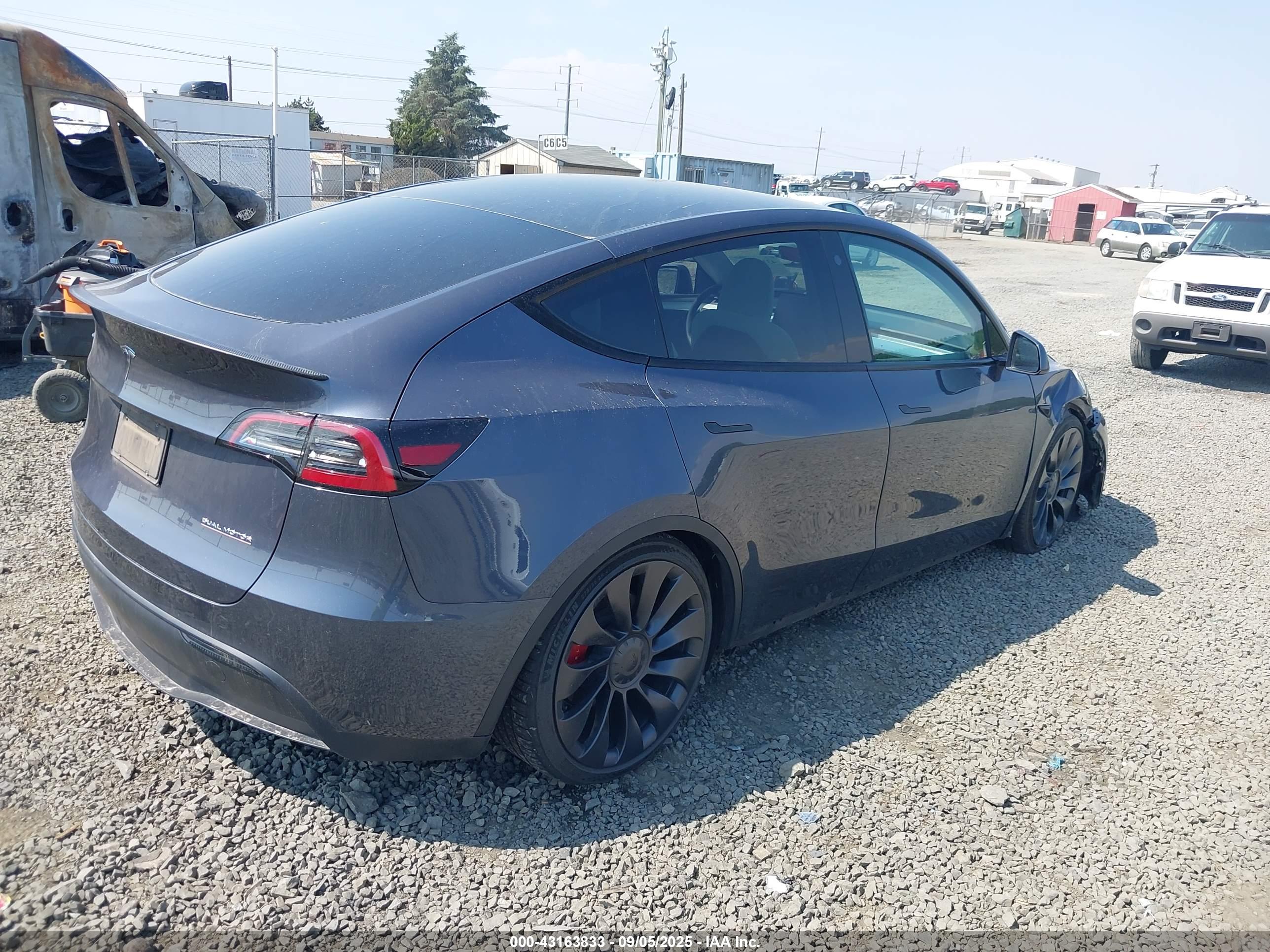TESLA MODEL image 4