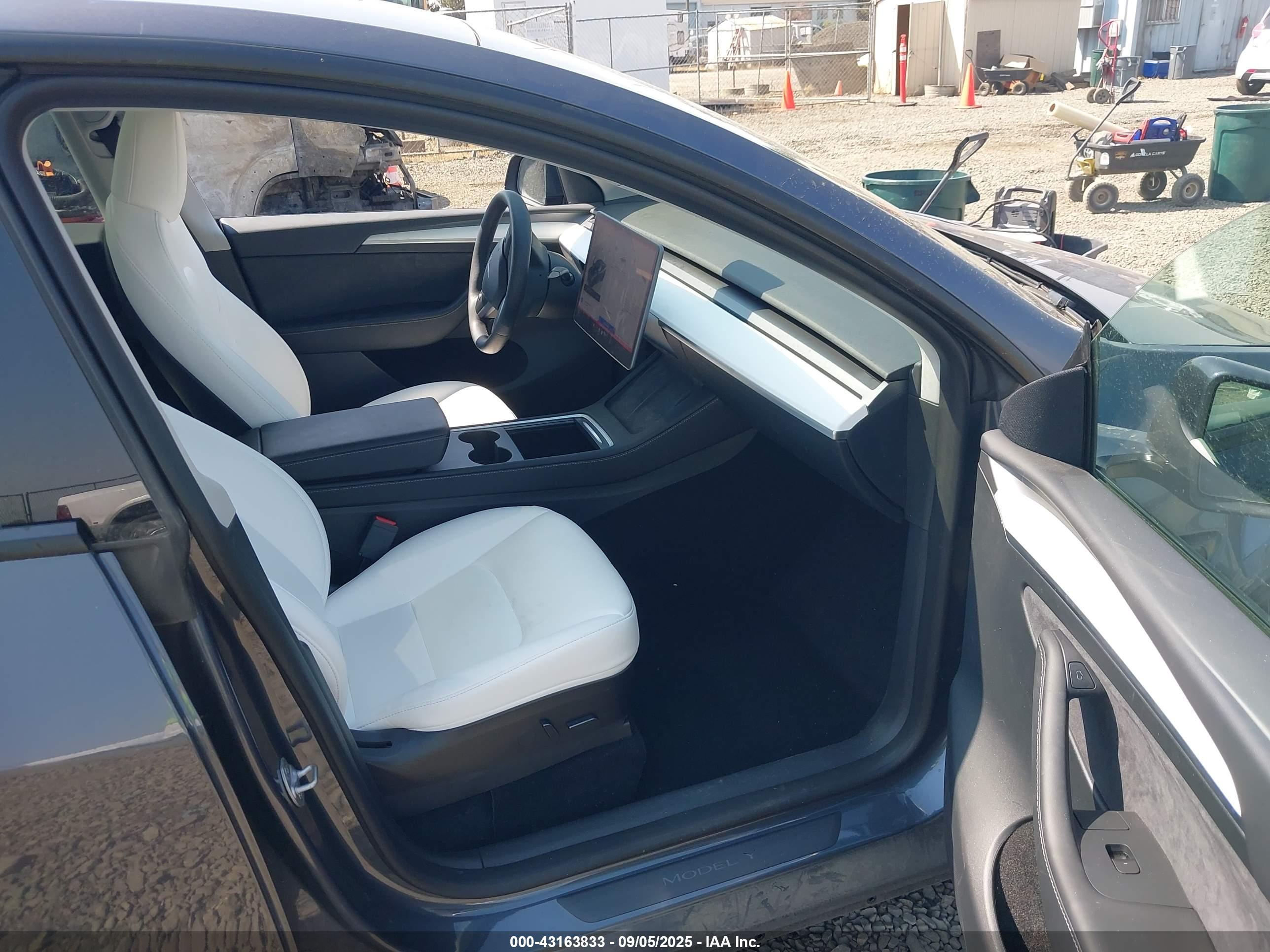 TESLA MODEL image 5