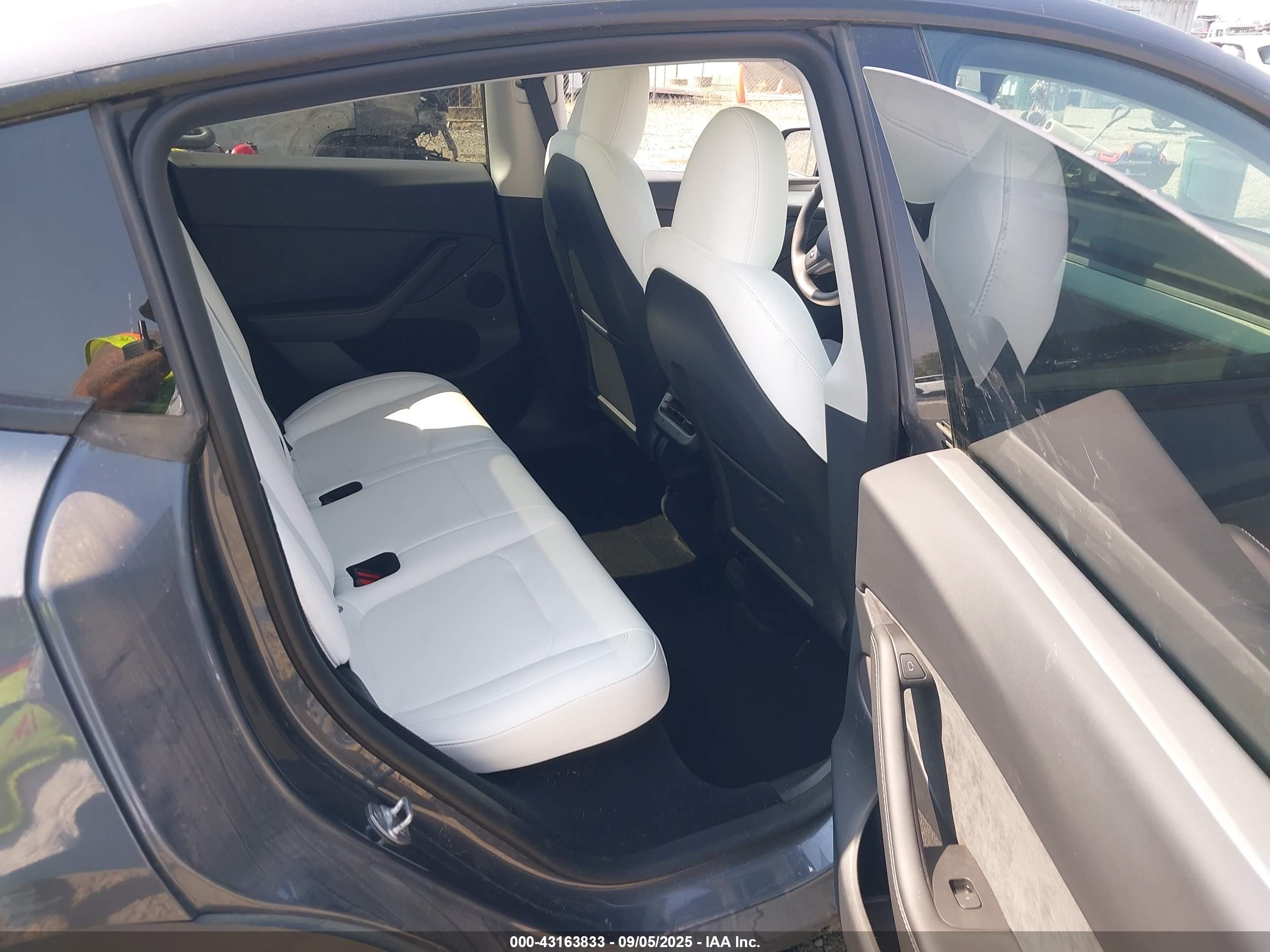 TESLA MODEL image 8