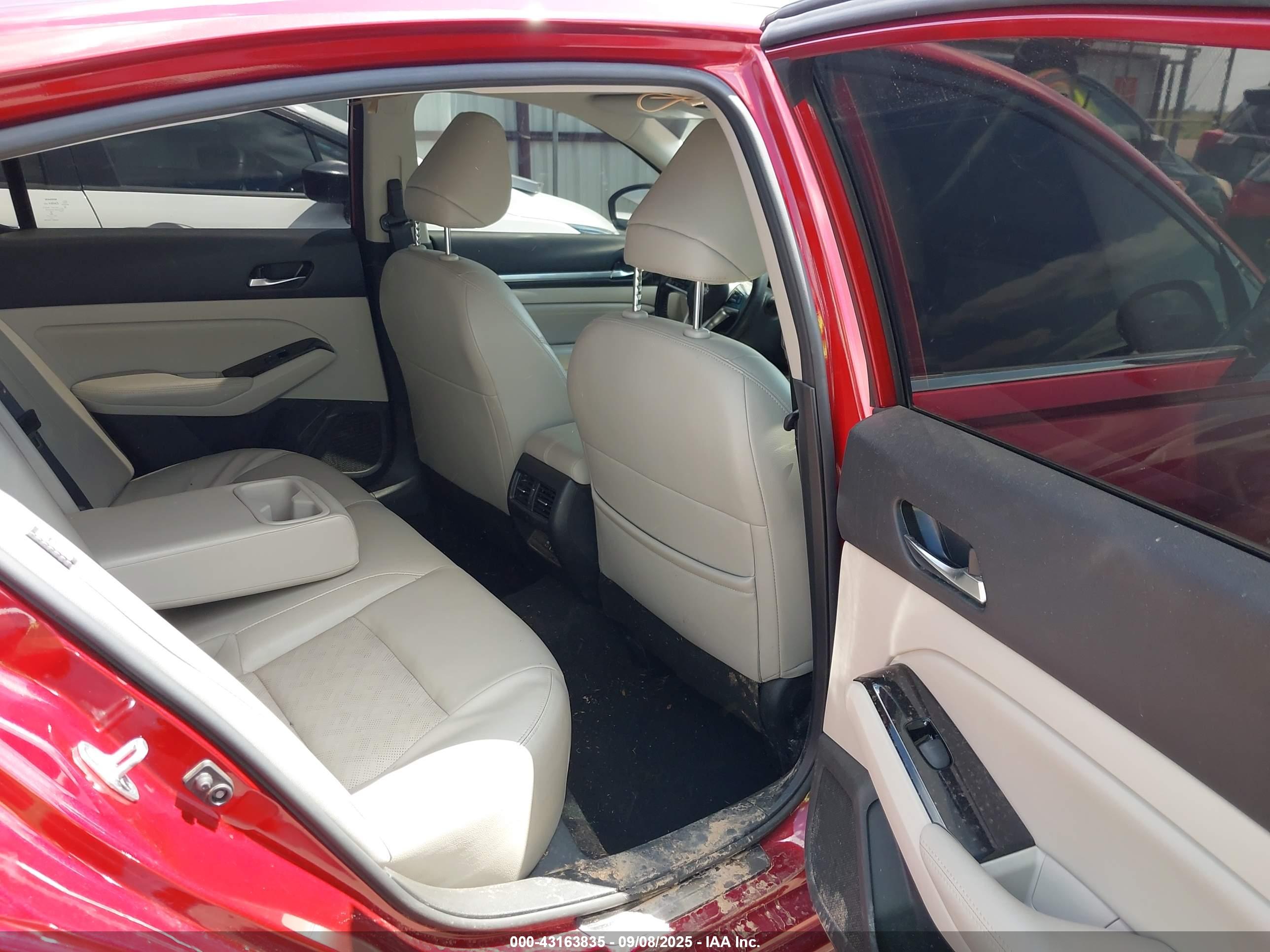NISSAN ALTIMA image 8