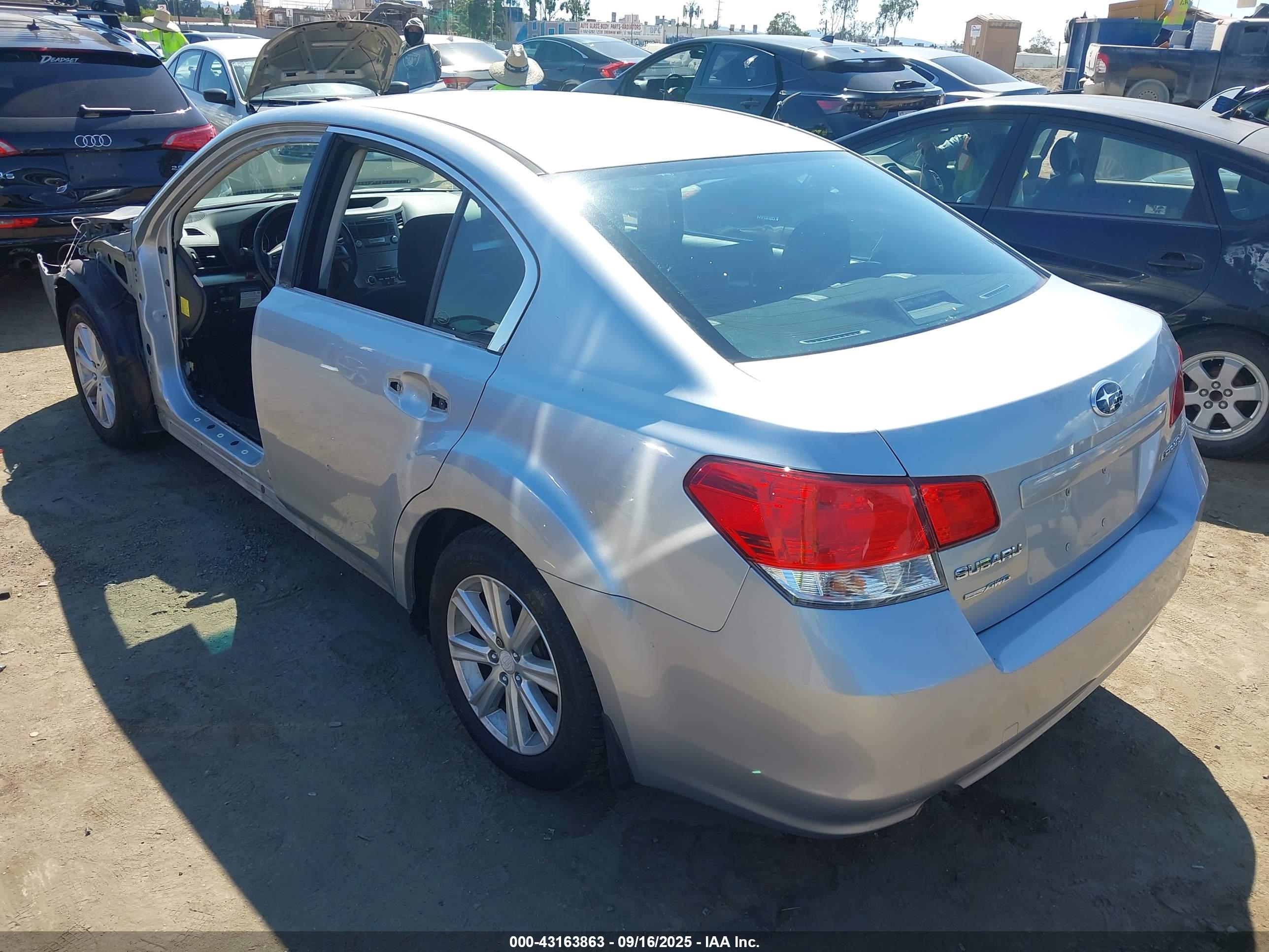 SUBARU LEGACY image 3