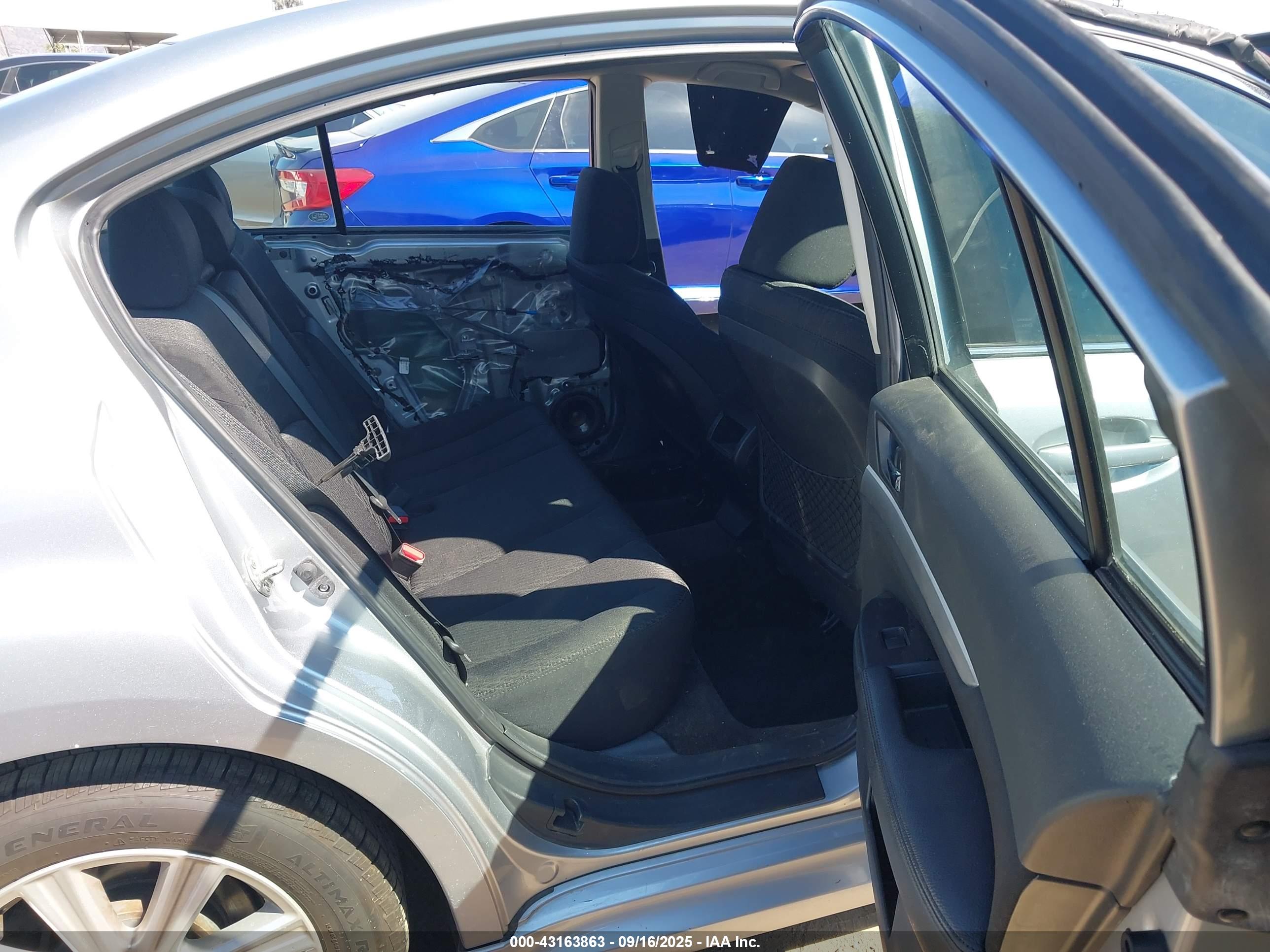 SUBARU LEGACY image 8