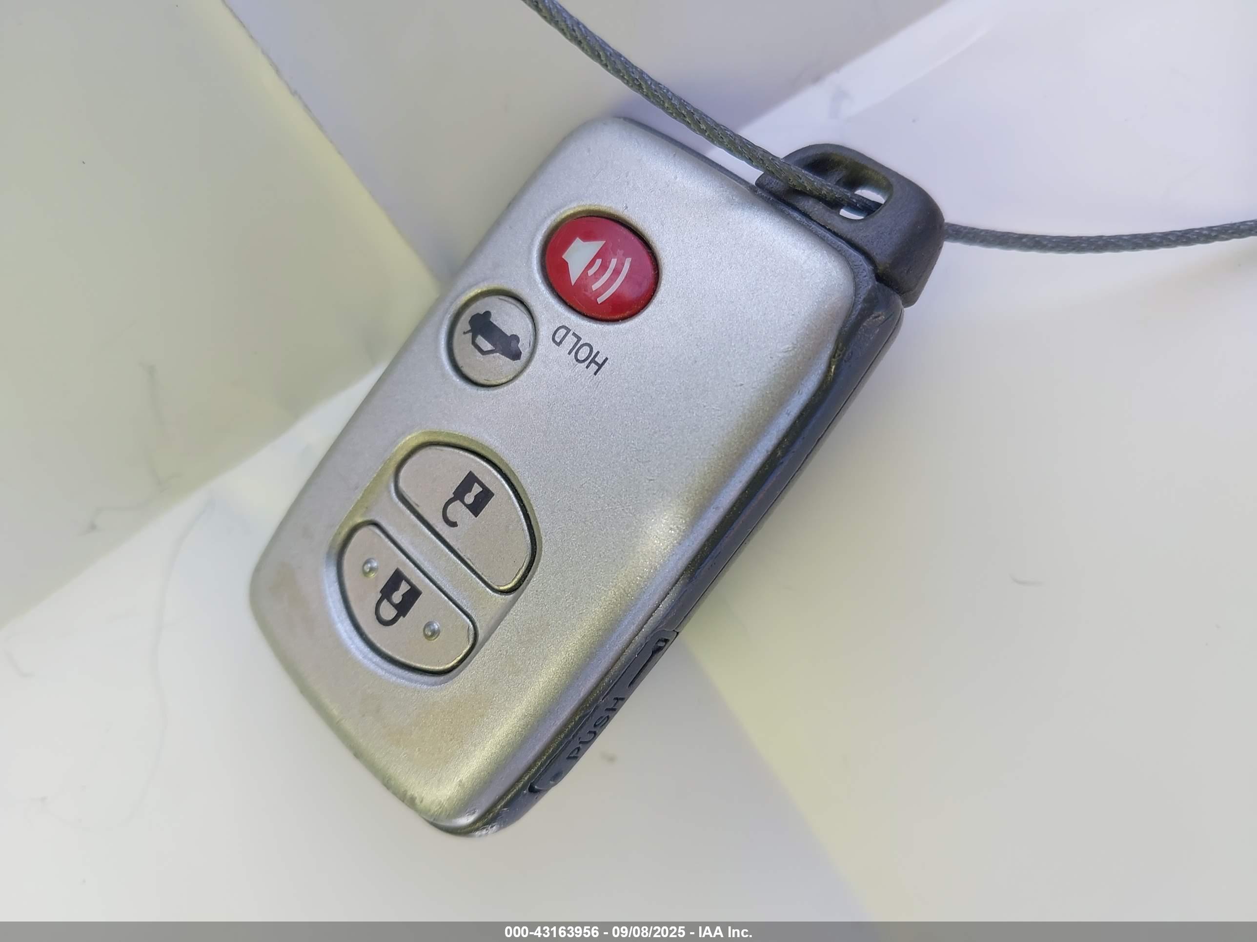 TOYOTA AVALON image 11