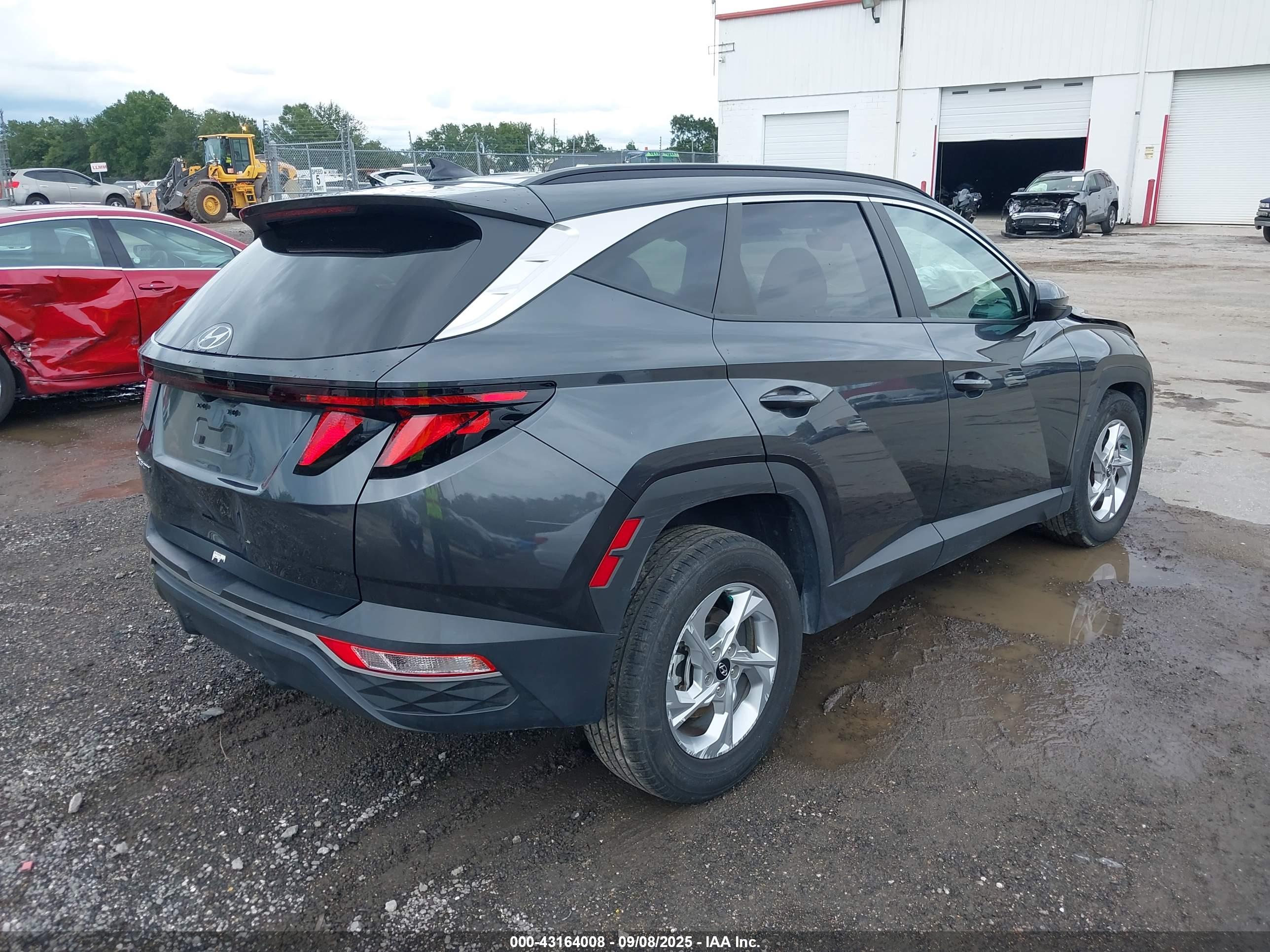 HYUNDAI TUCSON image 4
