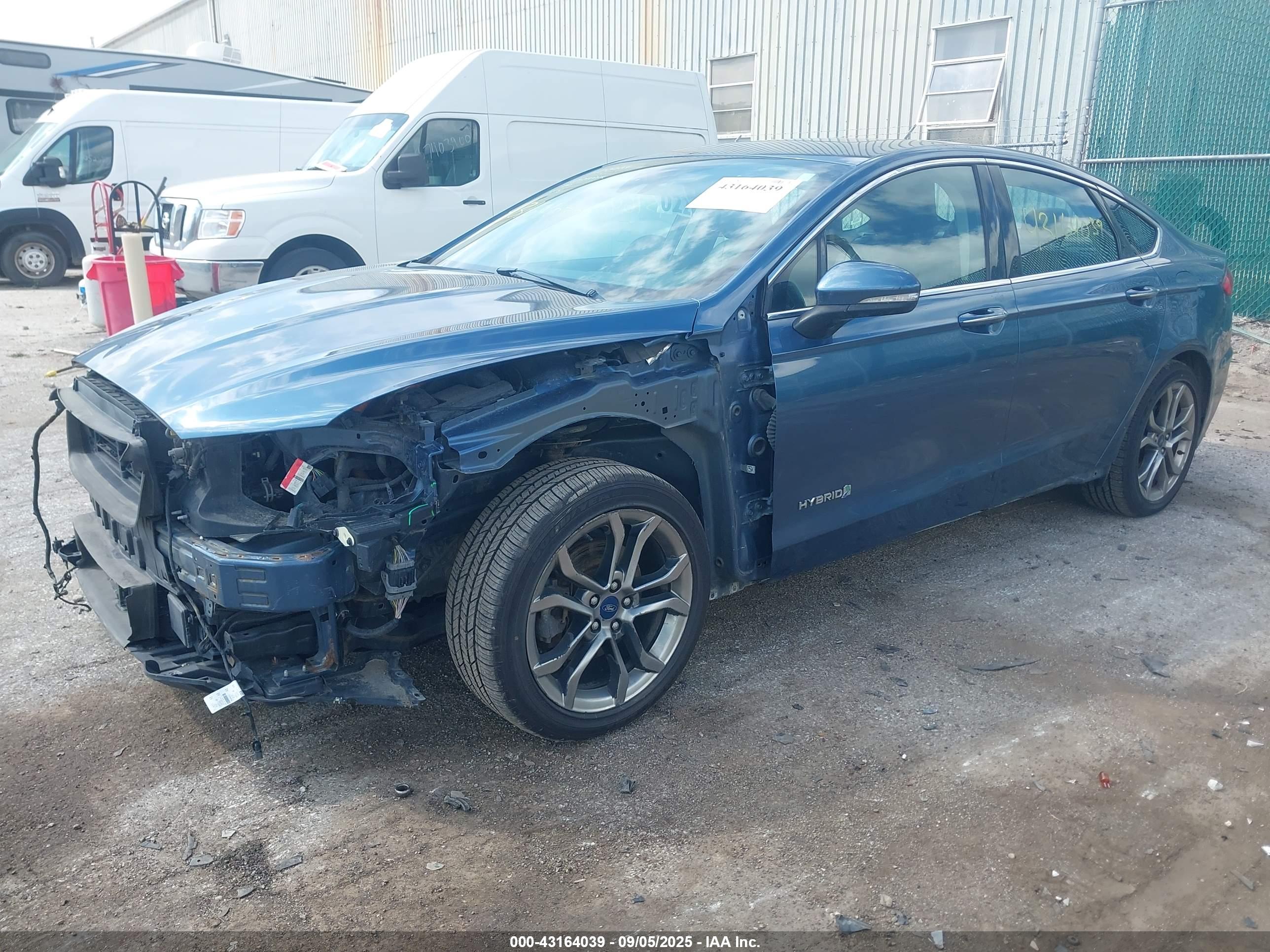 FORD FUSION image 2