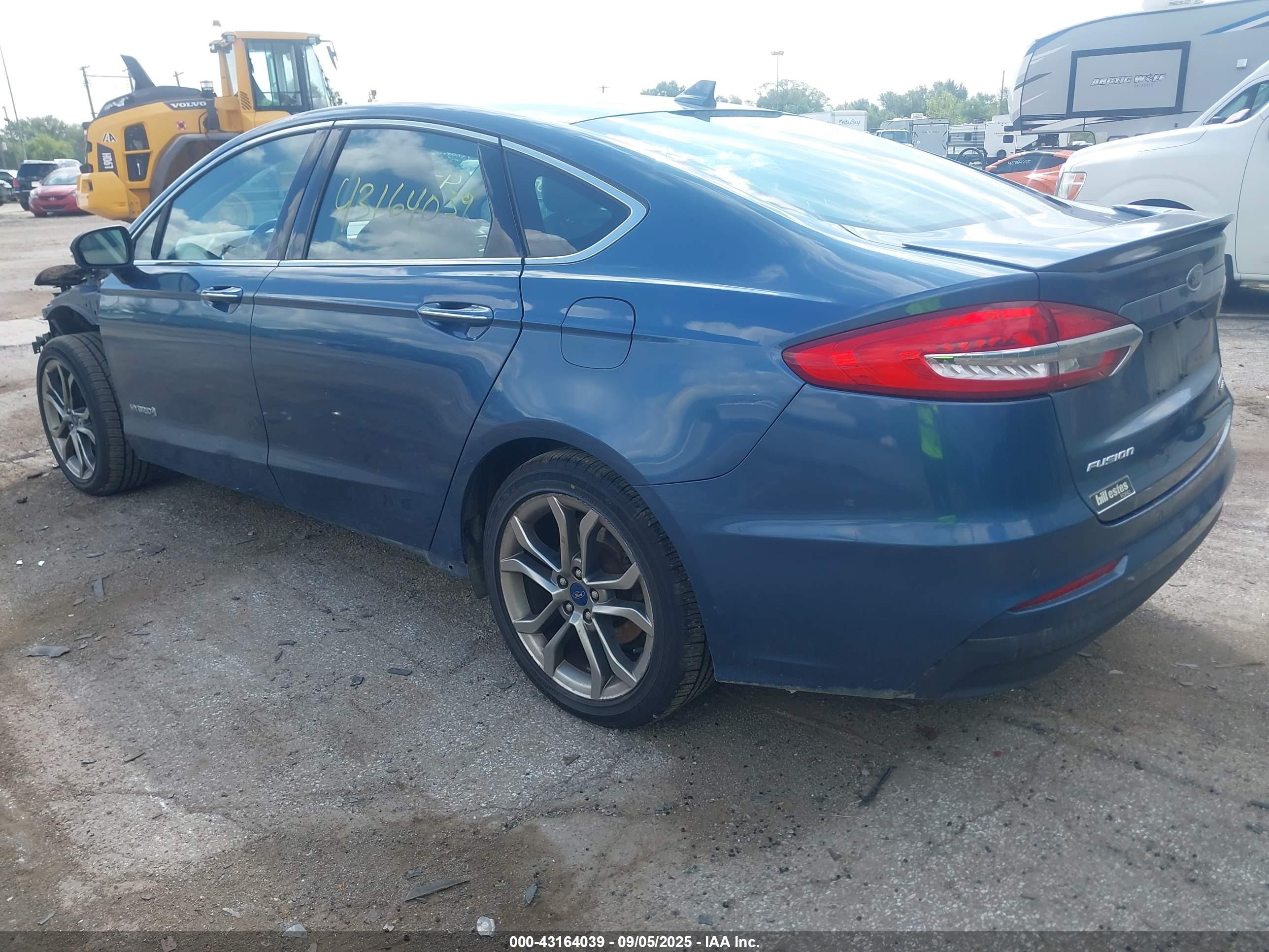 FORD FUSION image 3