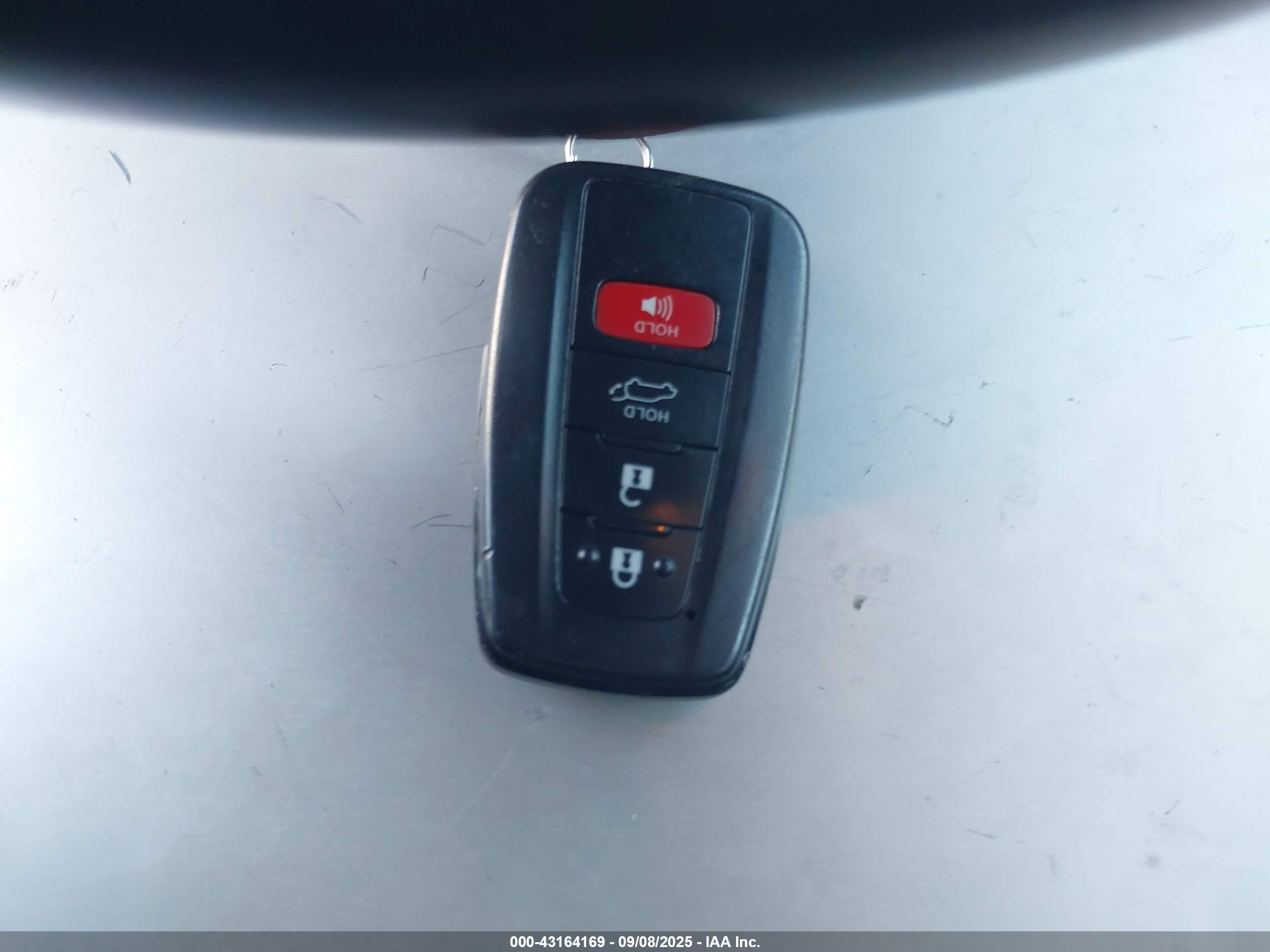 TOYOTA RAV4 image 11