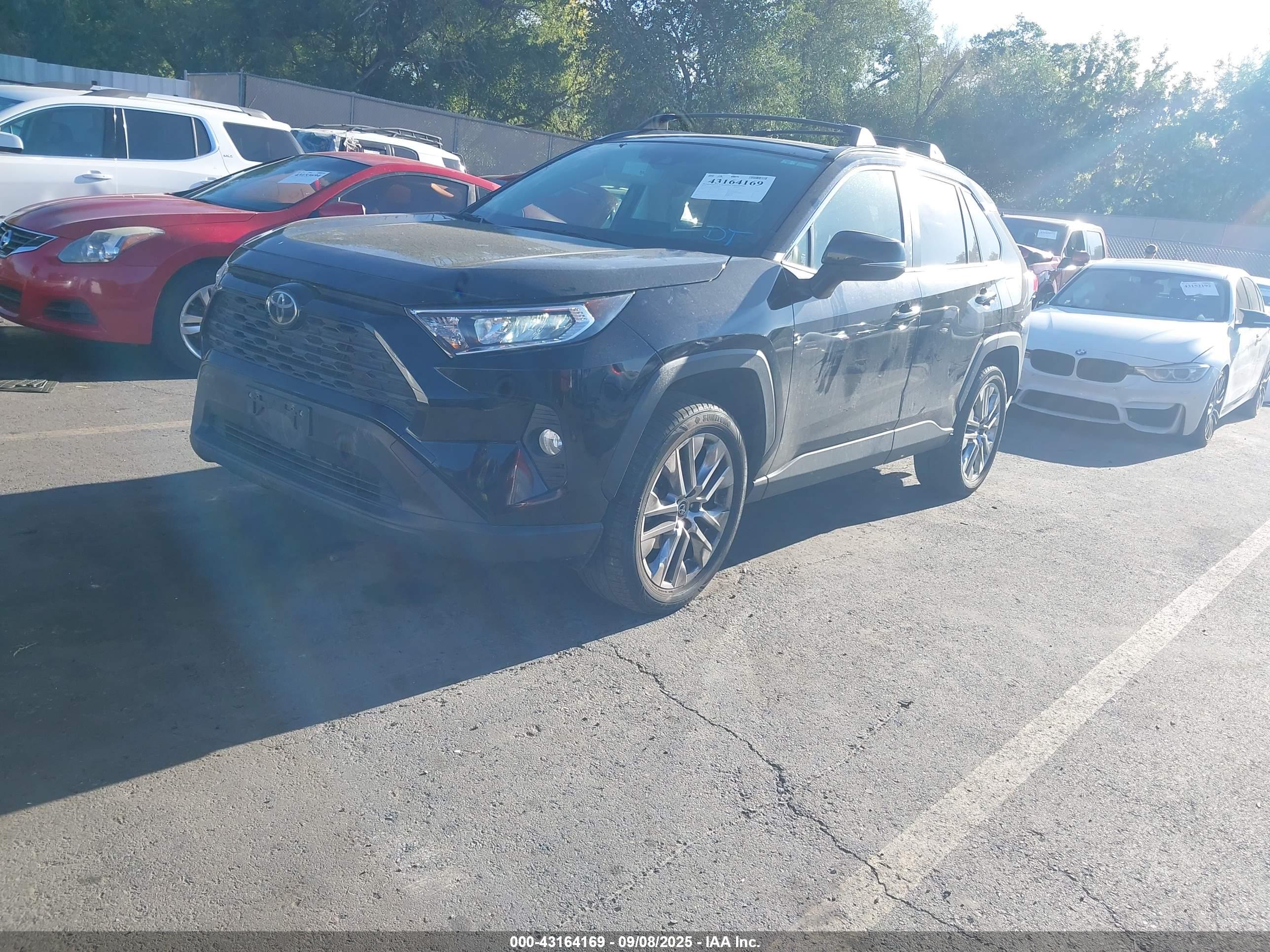 TOYOTA RAV4 image 2