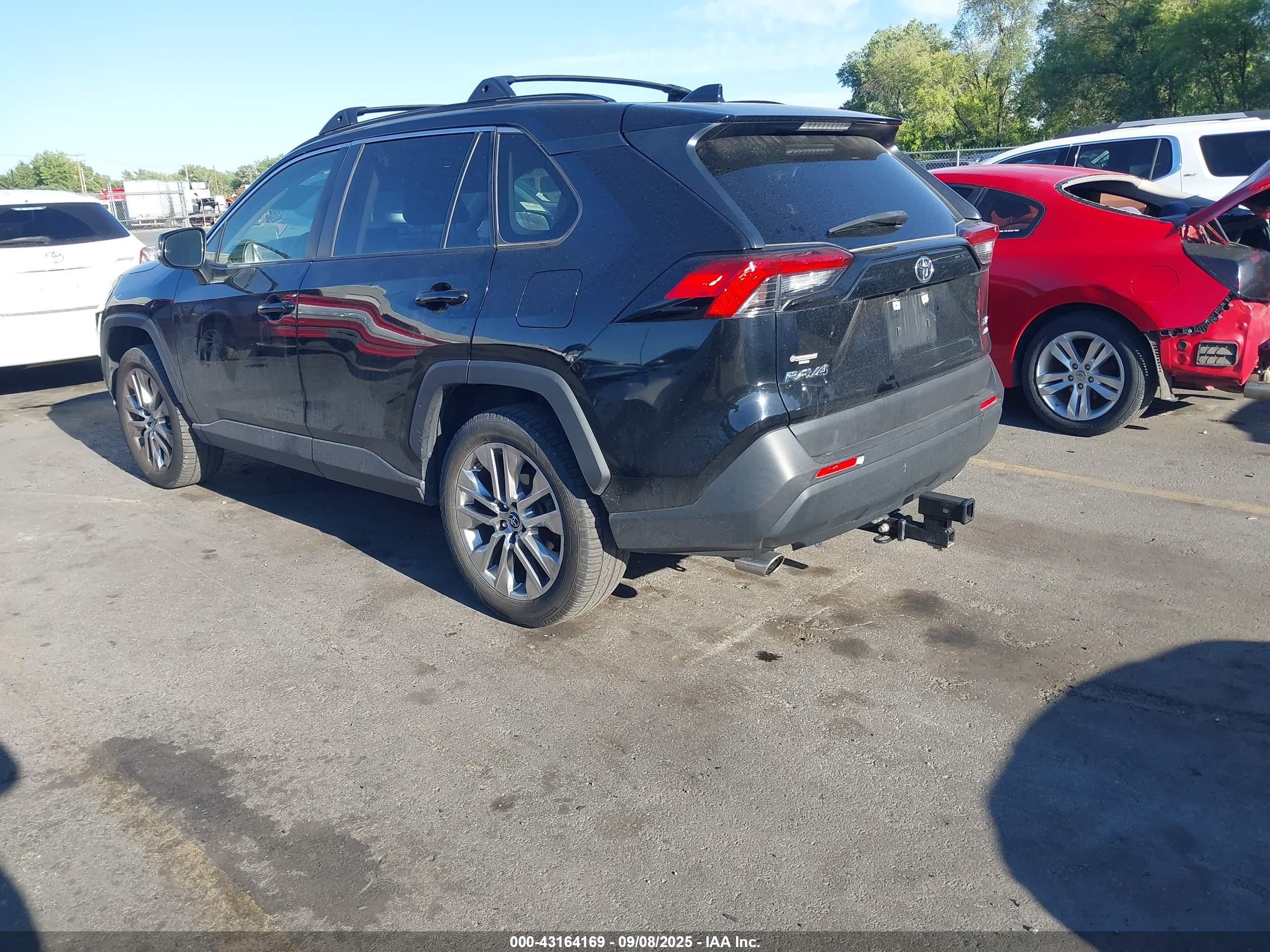 TOYOTA RAV4 image 3