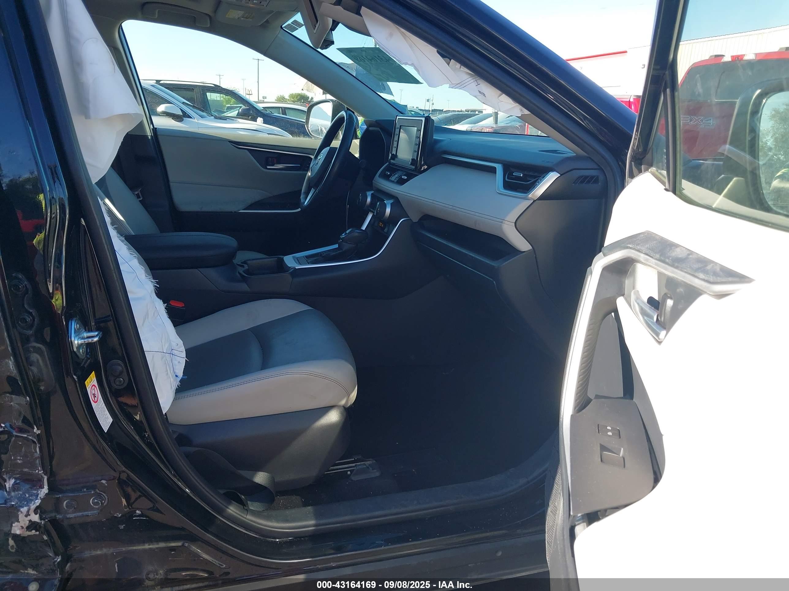 TOYOTA RAV4 image 5