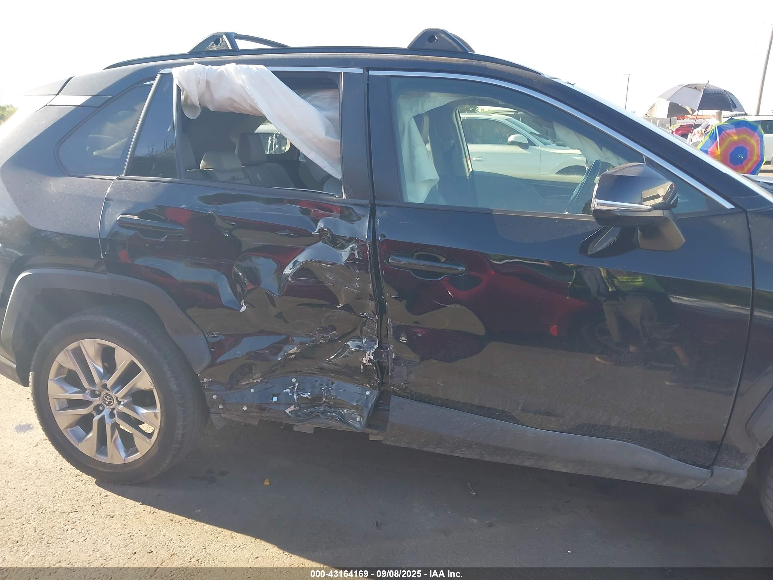 TOYOTA RAV4 image 6