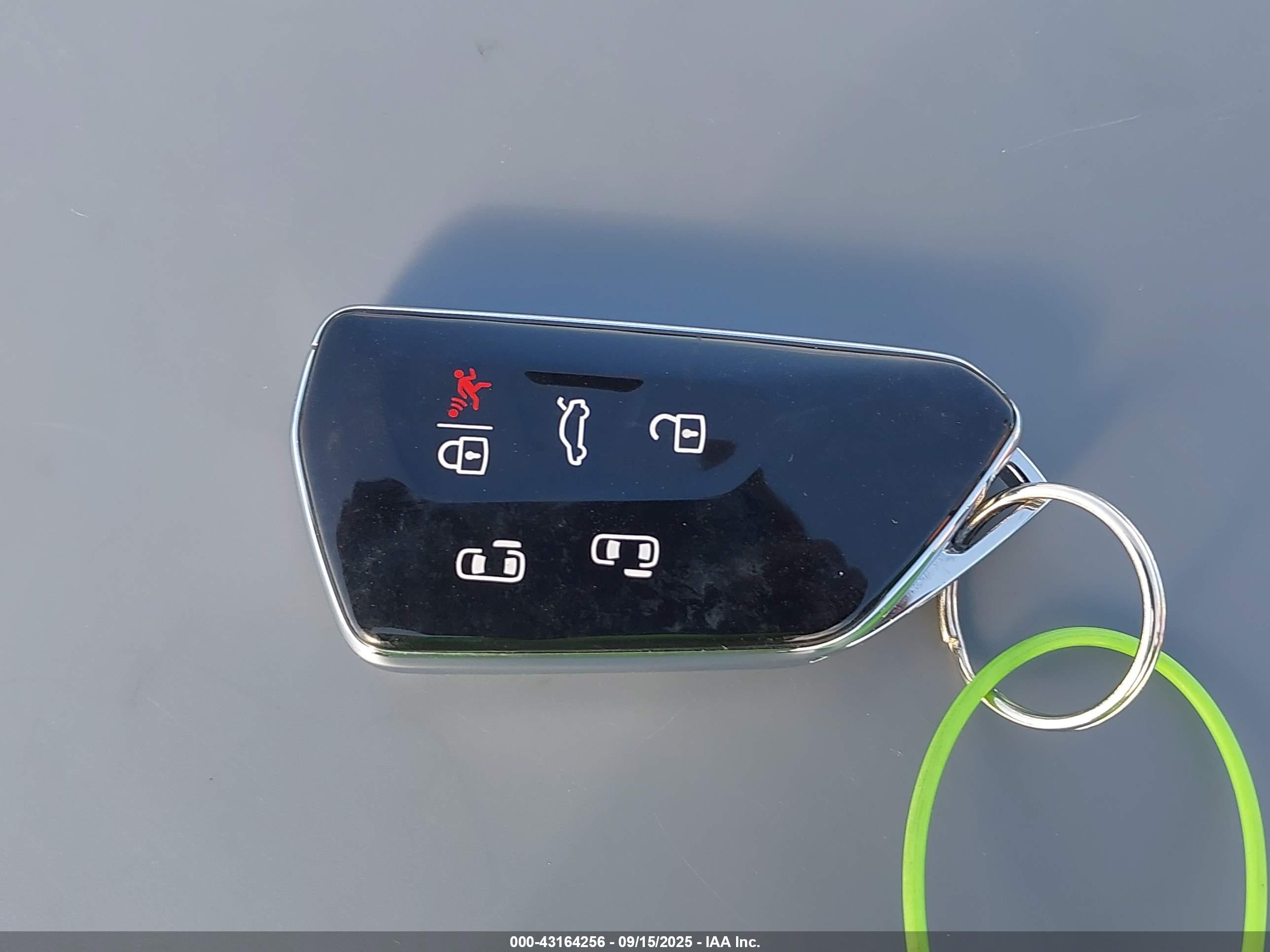 VOLKSWAGEN ID. image 11