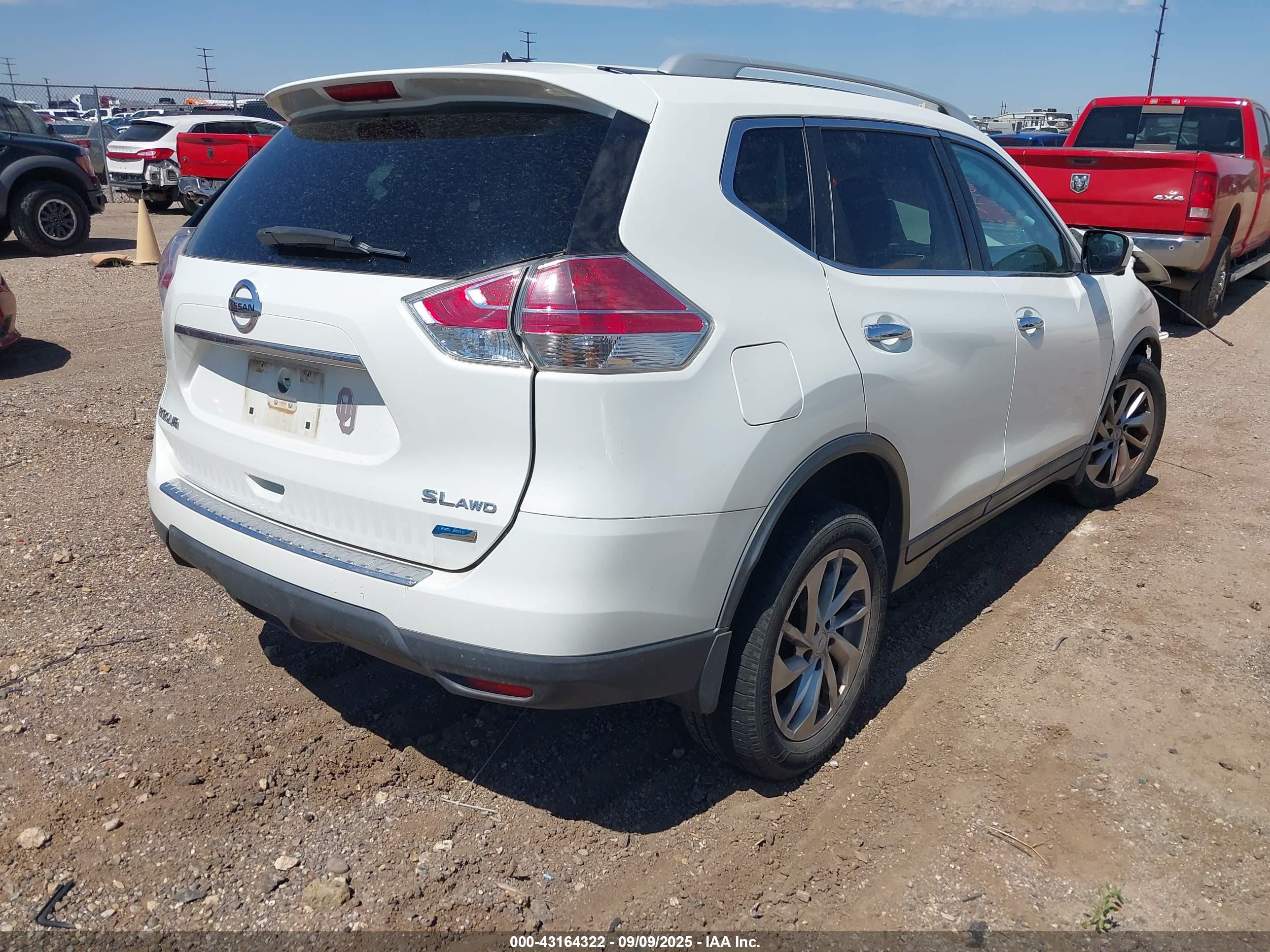 NISSAN ROGUE image 4
