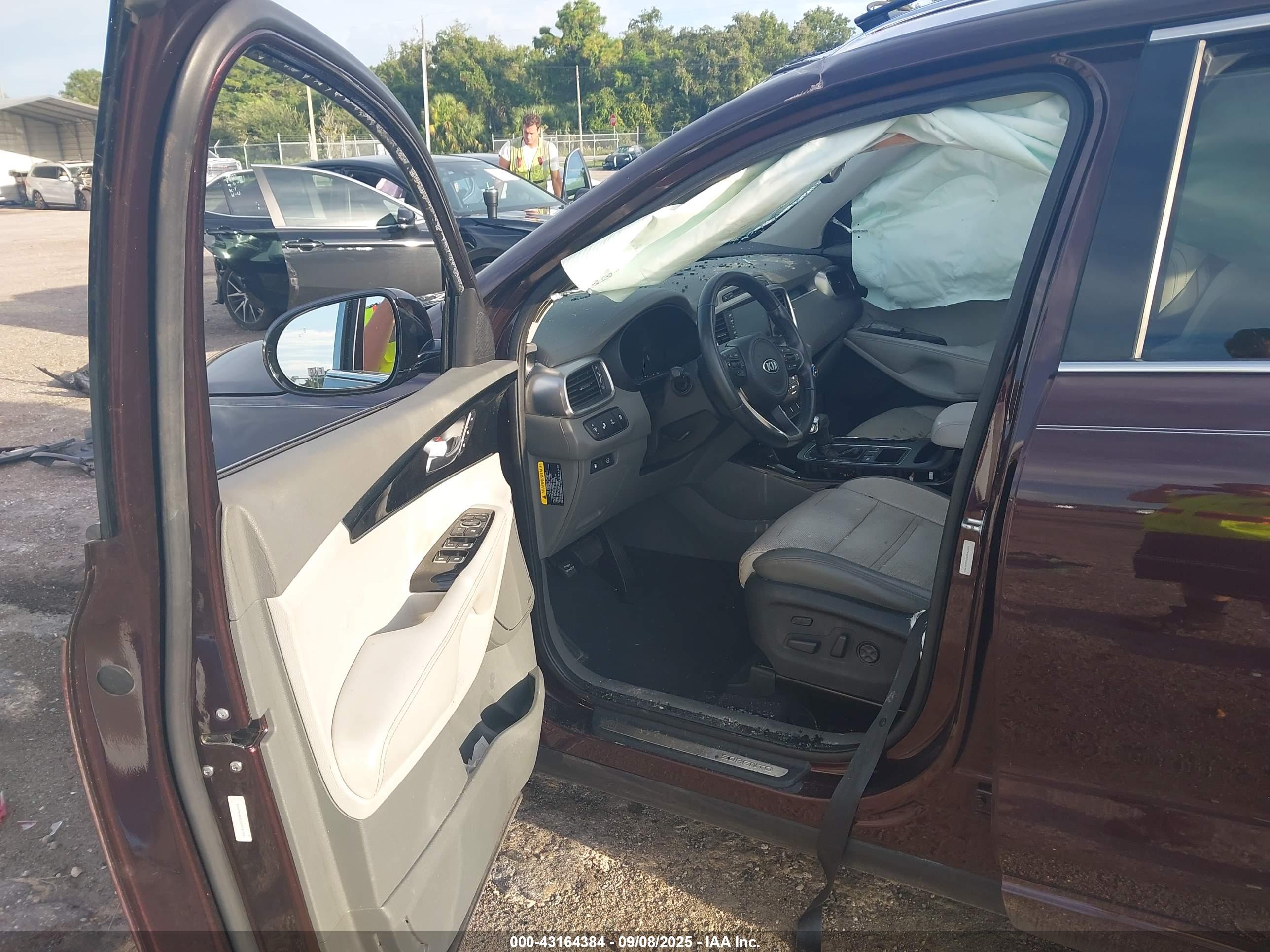 KIA SORENTO image 5