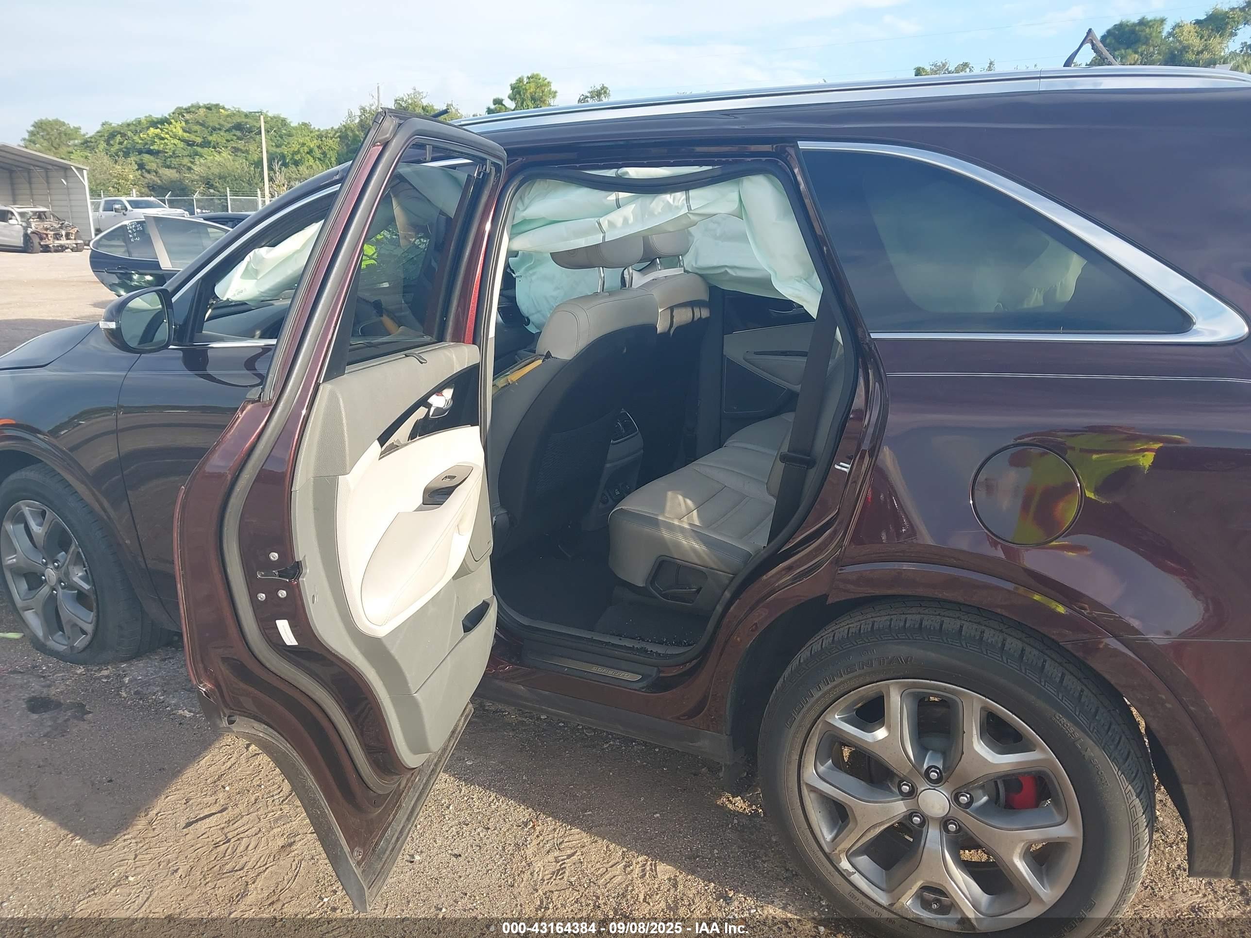 KIA SORENTO image 8