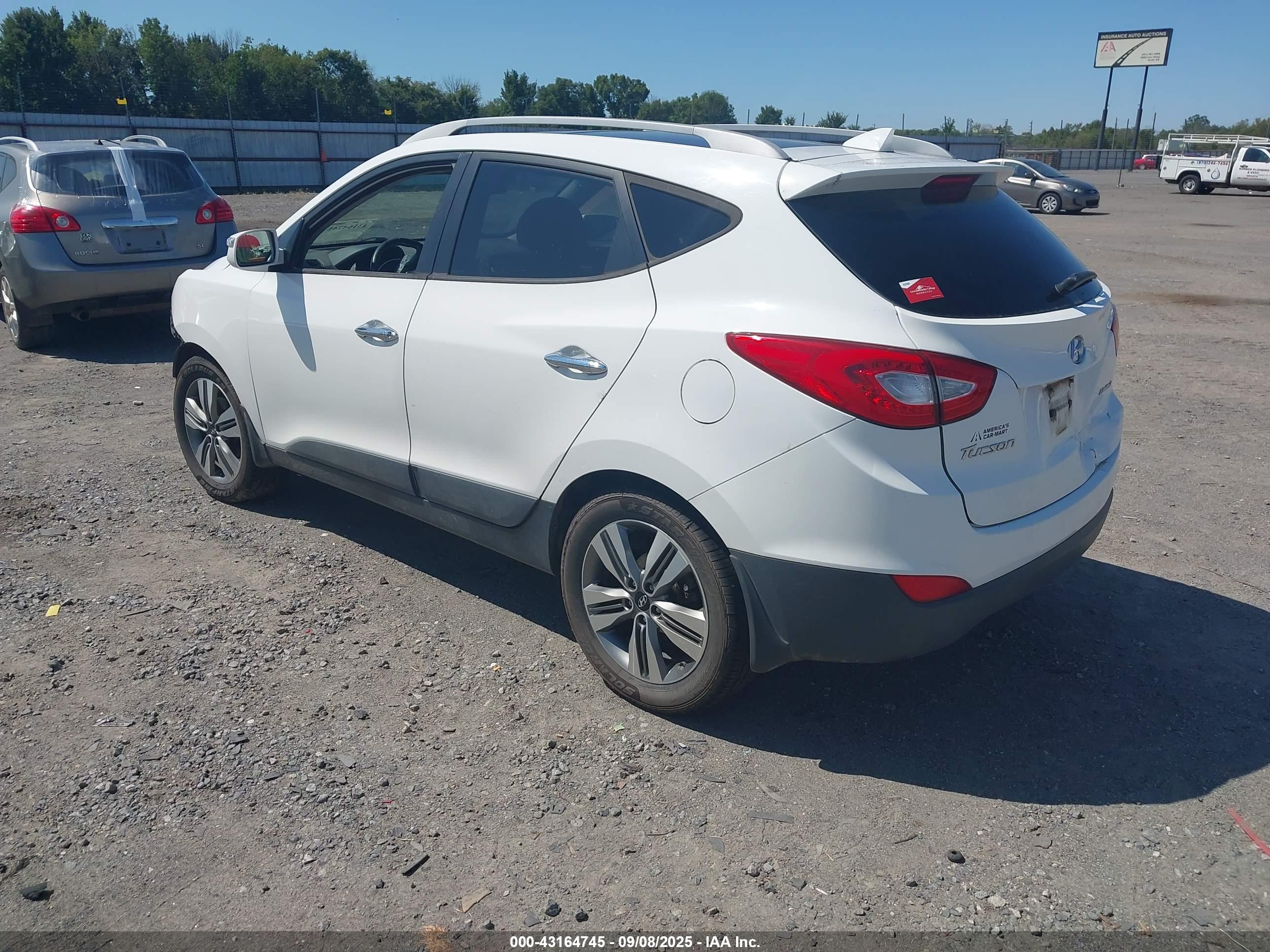 HYUNDAI TUCSON image 3