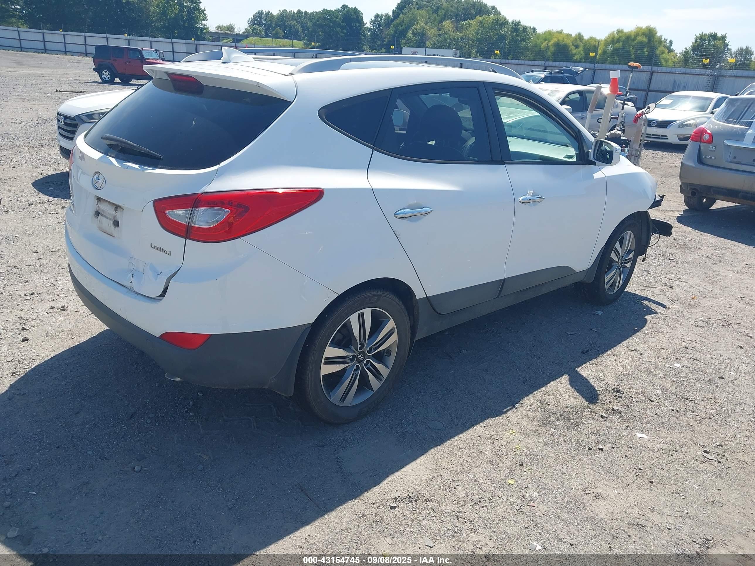 HYUNDAI TUCSON image 4
