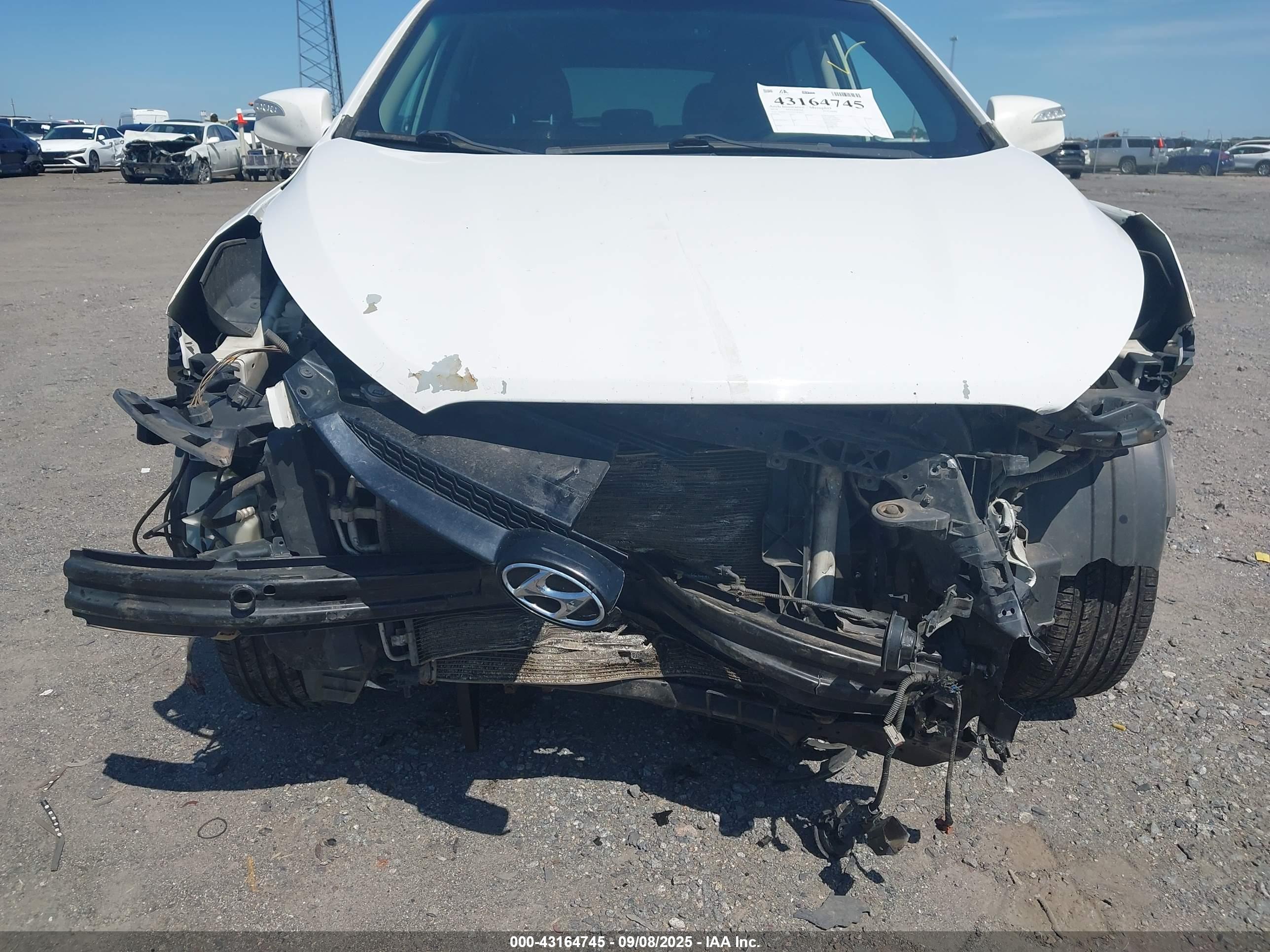 HYUNDAI TUCSON image 6
