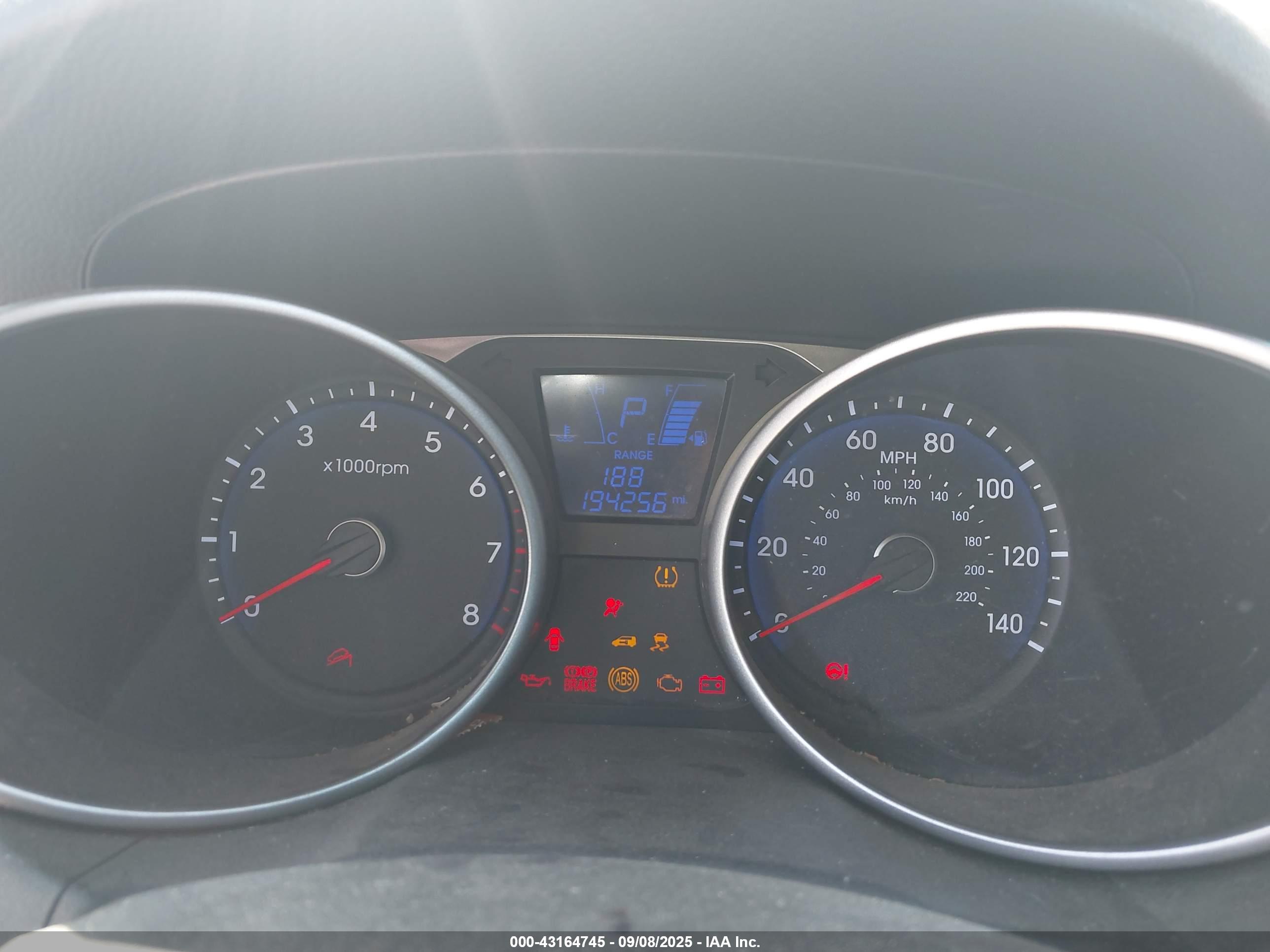 HYUNDAI TUCSON image 7