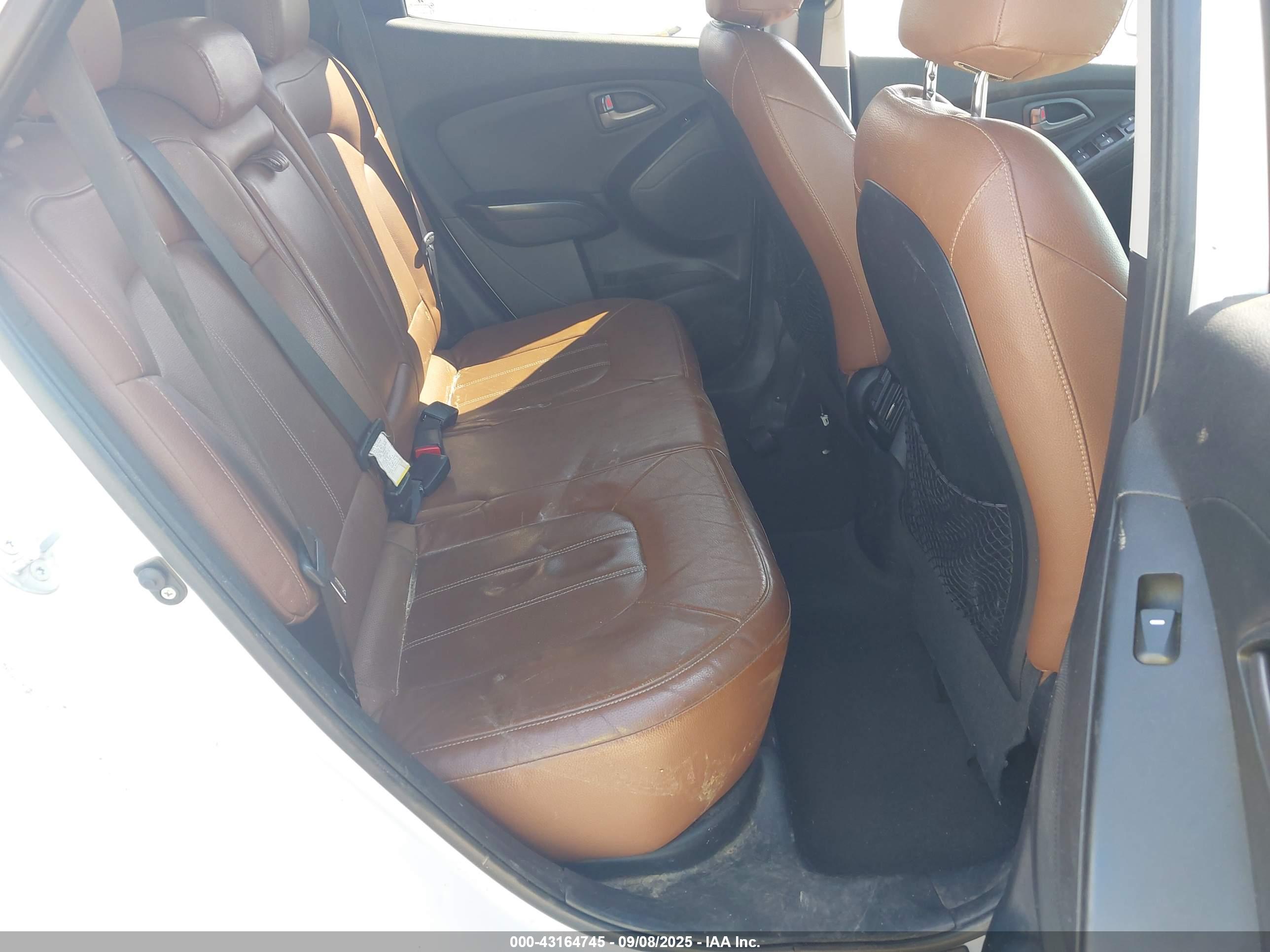 HYUNDAI TUCSON image 8