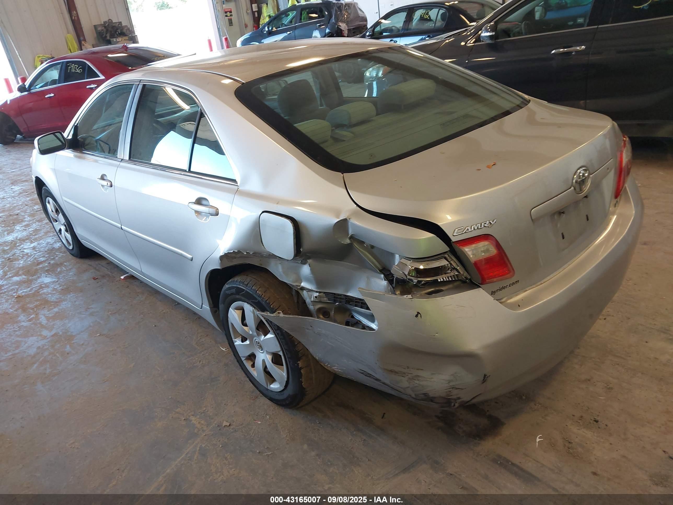 TOYOTA CAMRY image 3
