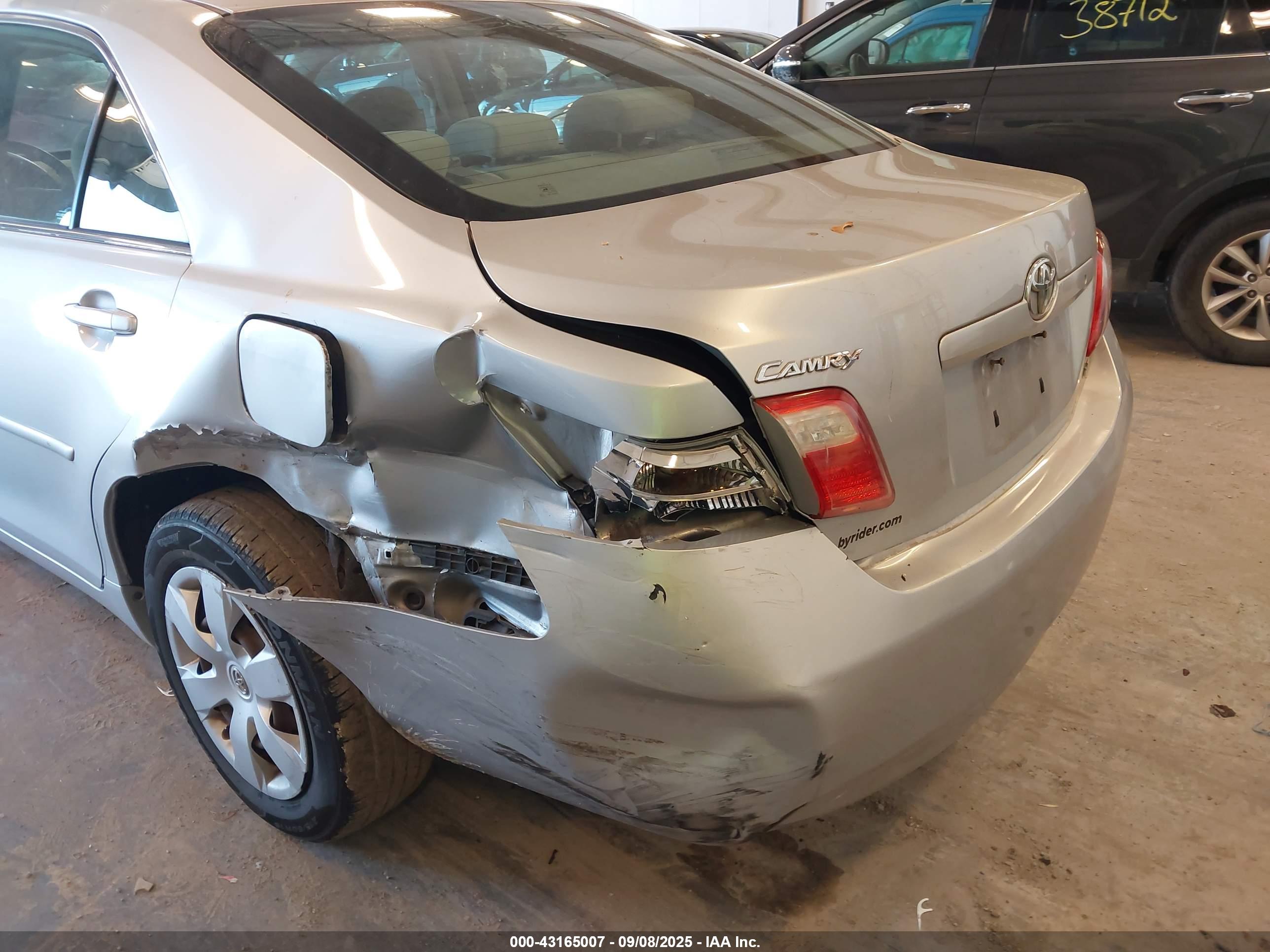 TOYOTA CAMRY image 6