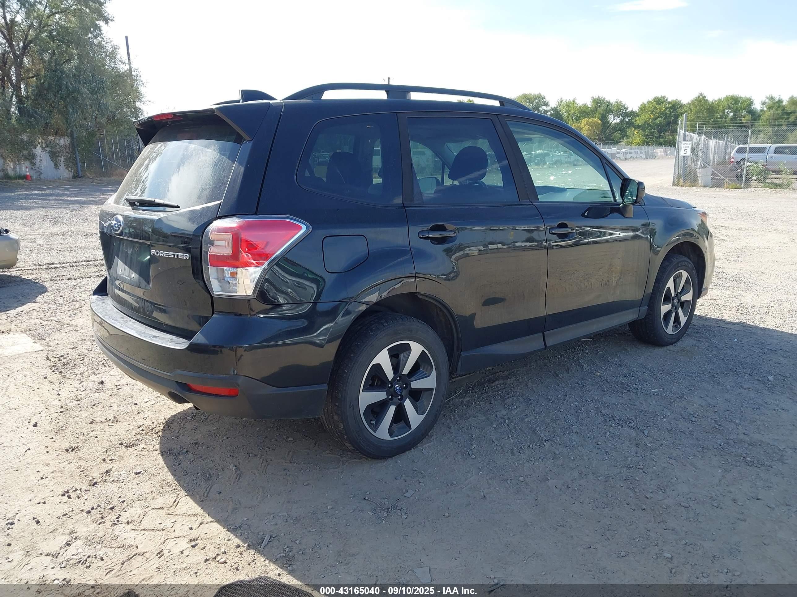 SUBARU FORESTER image 4
