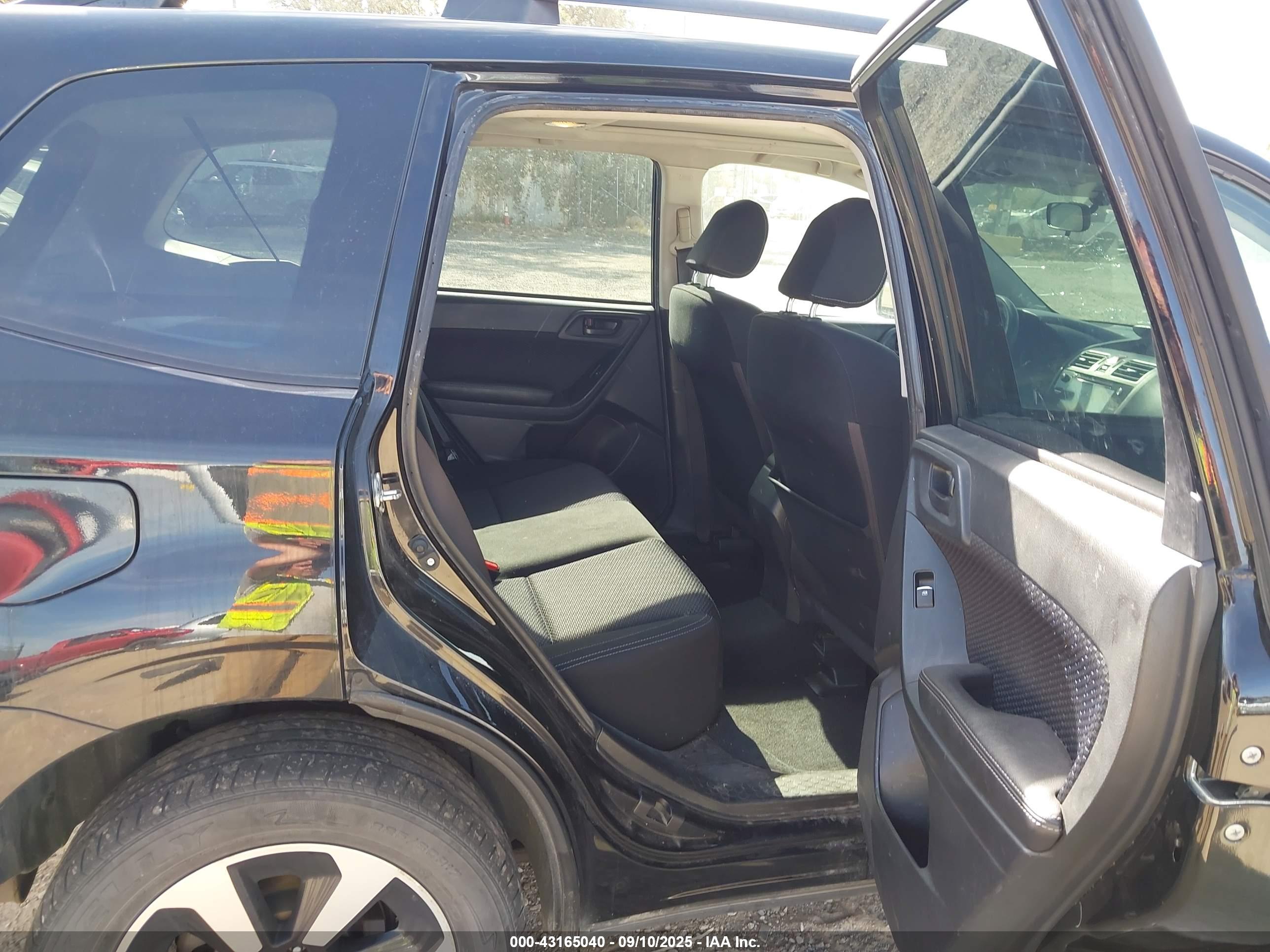 SUBARU FORESTER image 8