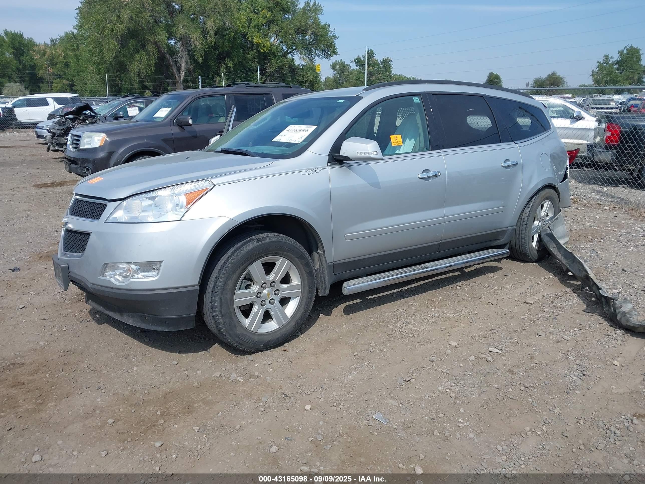 CHEVROLET TRAVERSE image 2