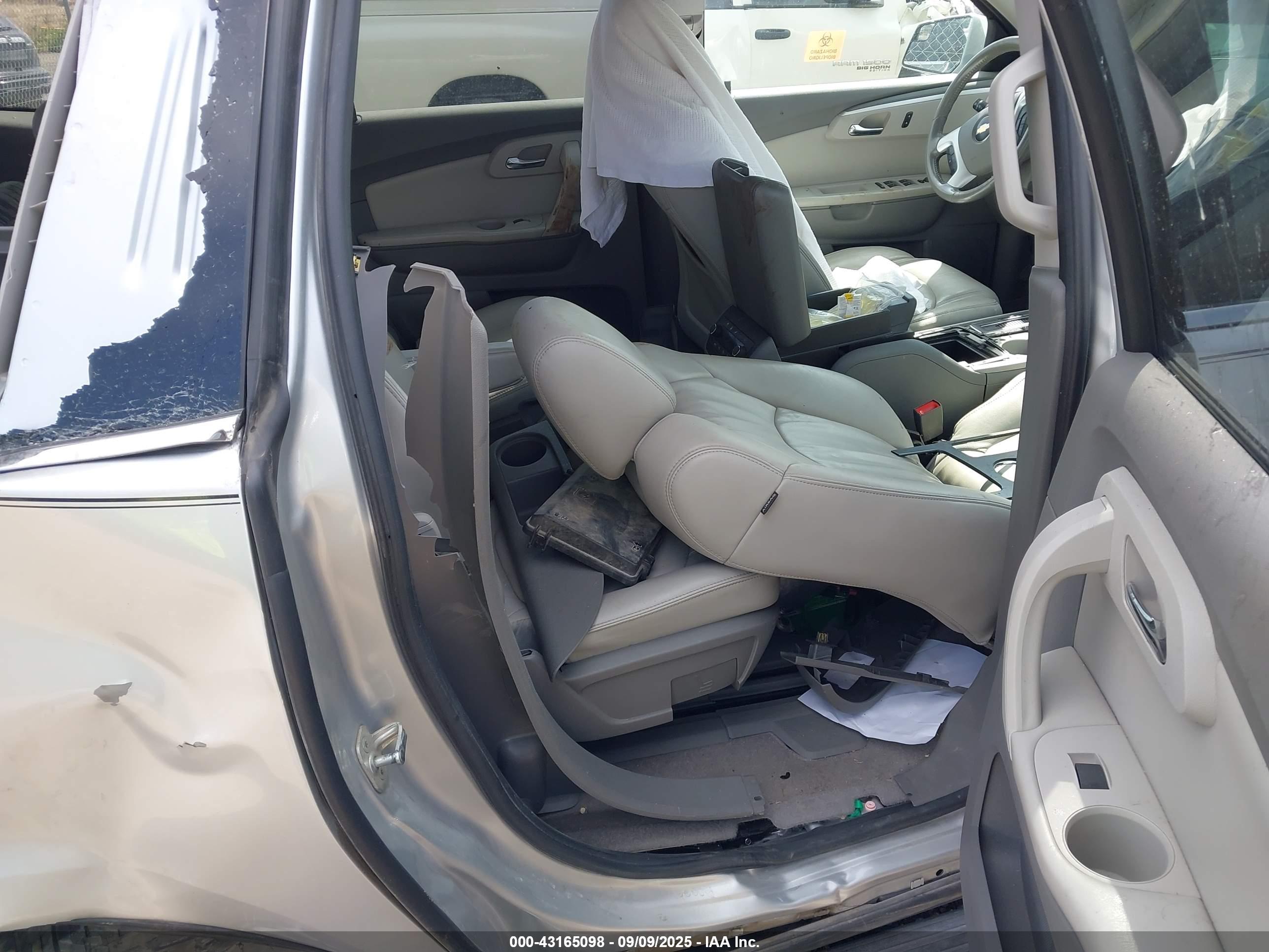 CHEVROLET TRAVERSE image 8
