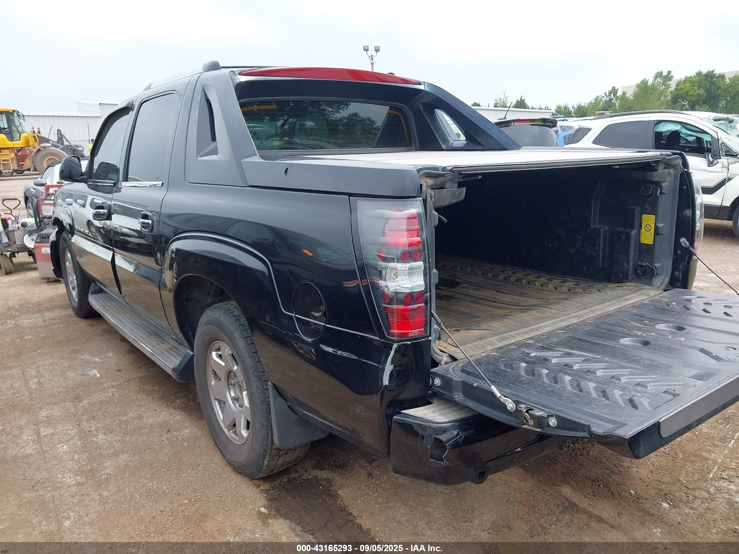 CADILLAC ESCALADE image 3