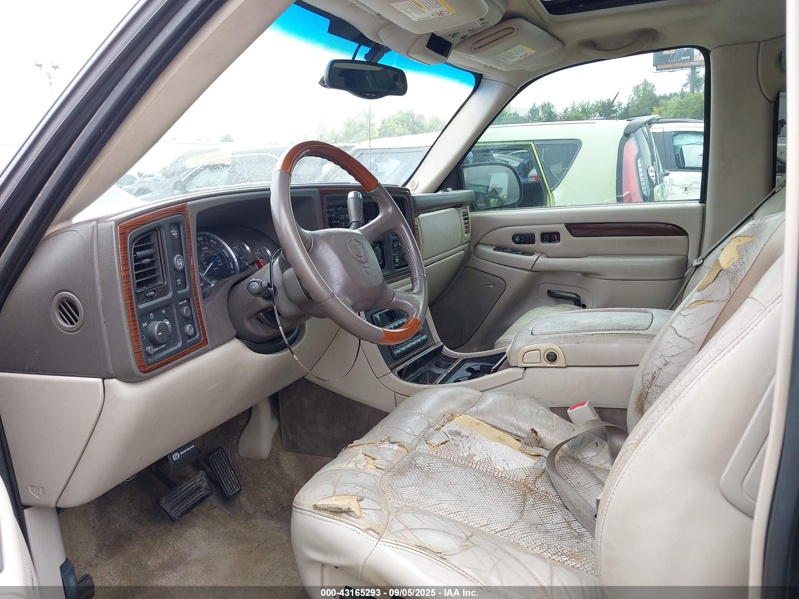 CADILLAC ESCALADE image 5