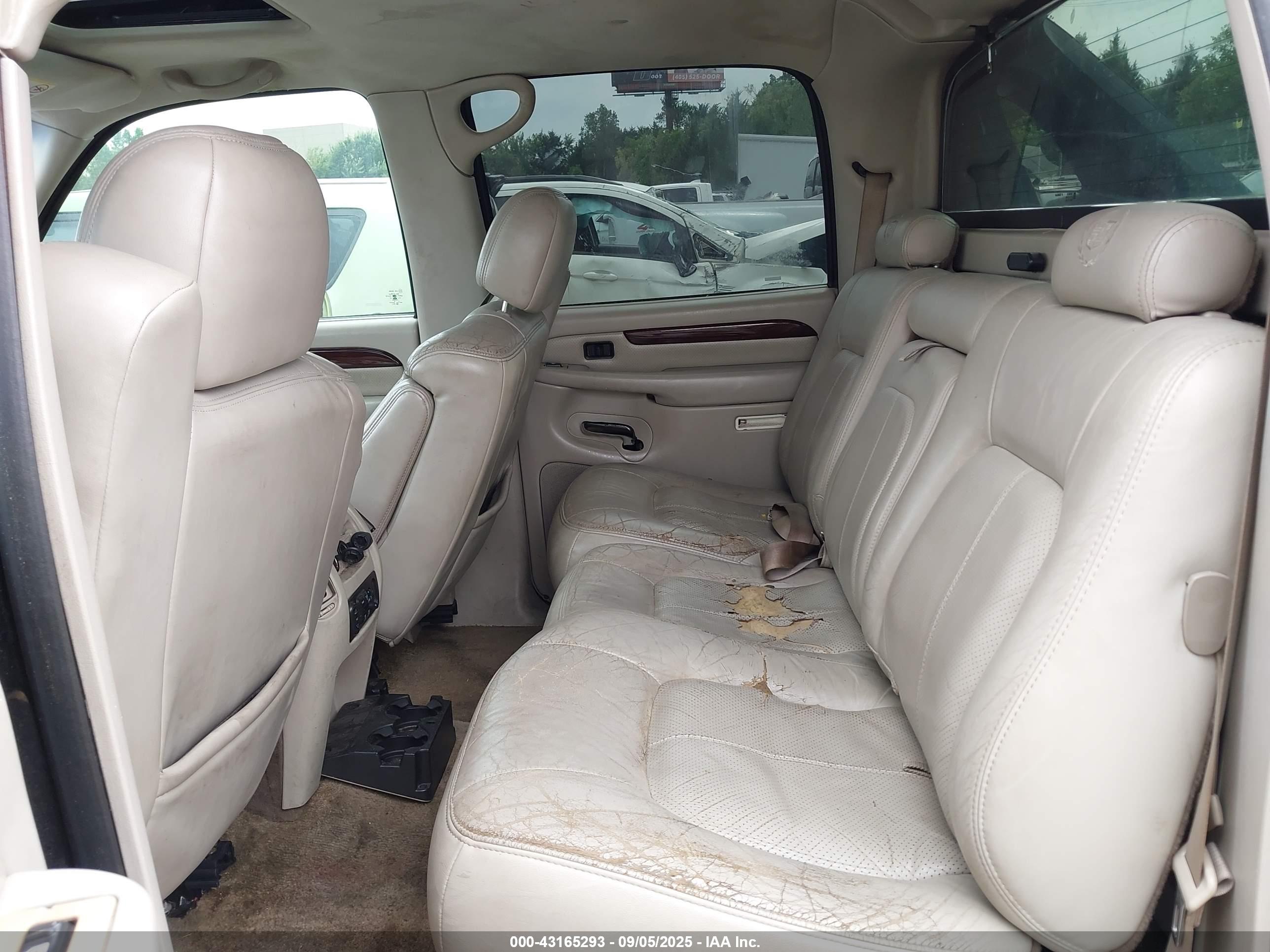 CADILLAC ESCALADE image 8
