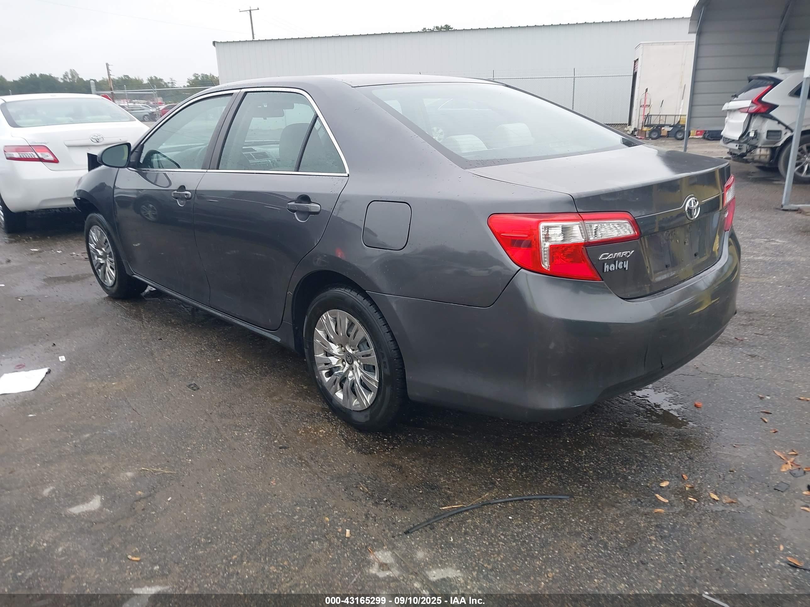 TOYOTA CAMRY image 3