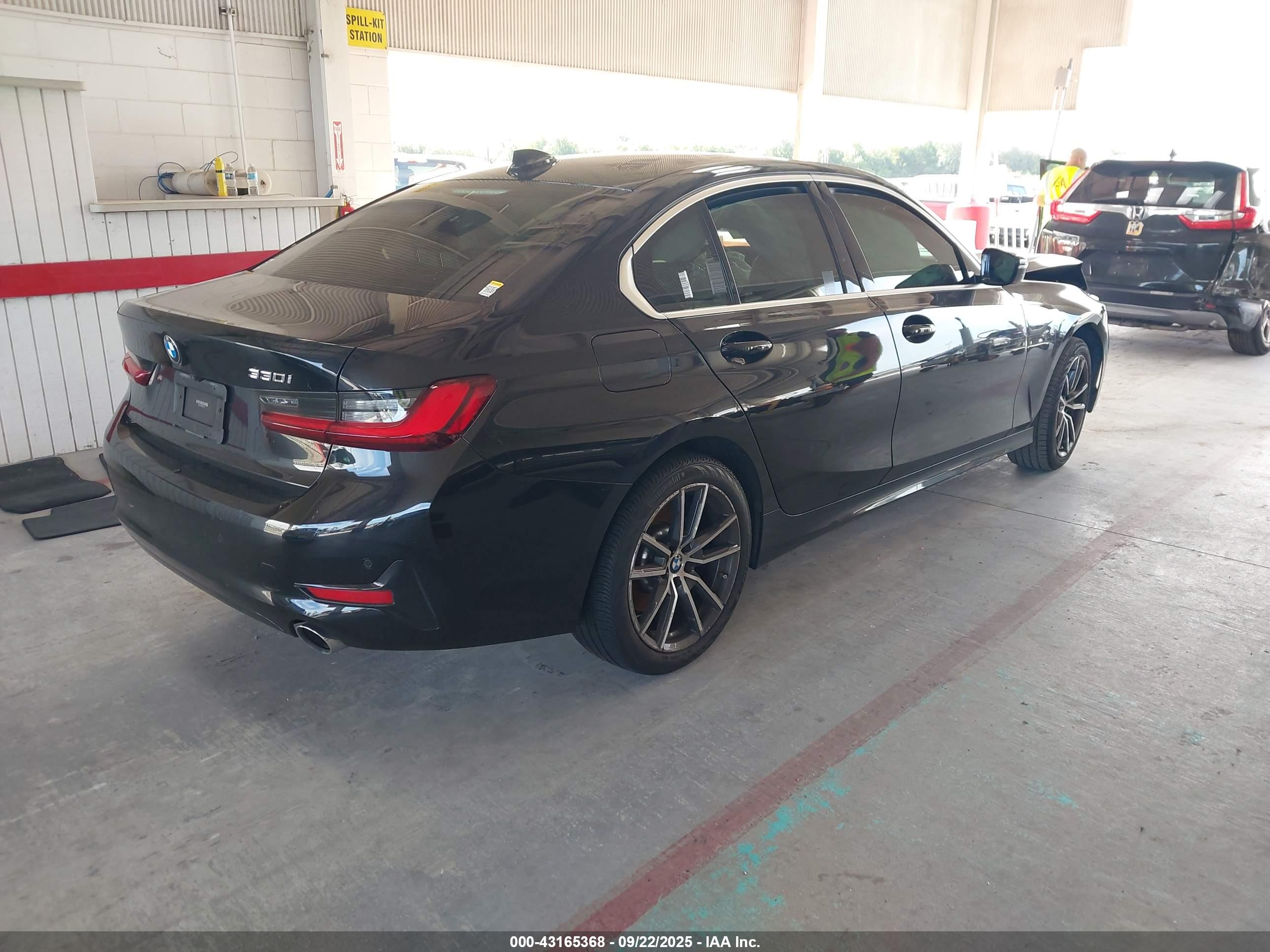 BMW 330I image 4