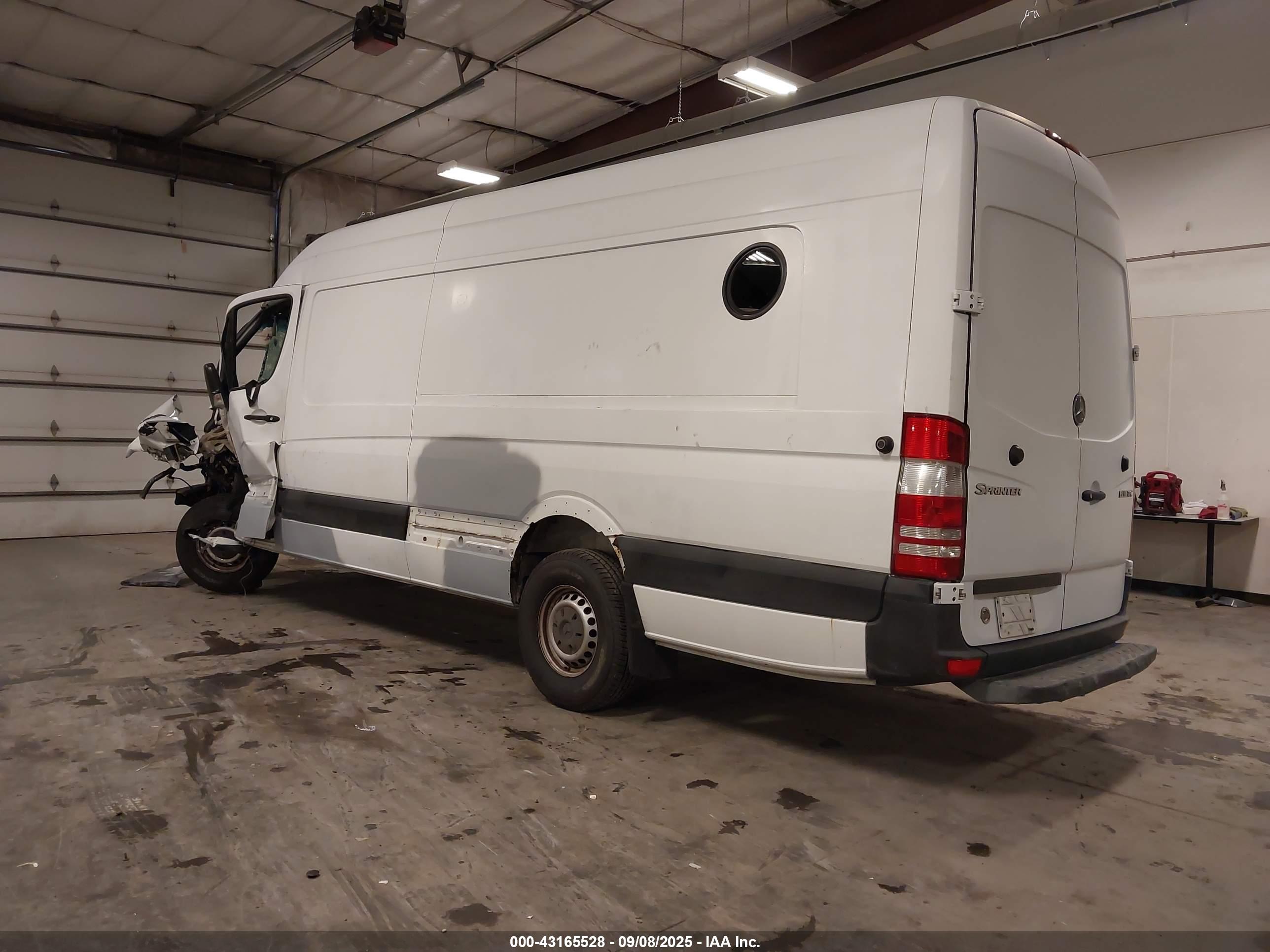MERCEDES-BENZ SPRINTER image 3