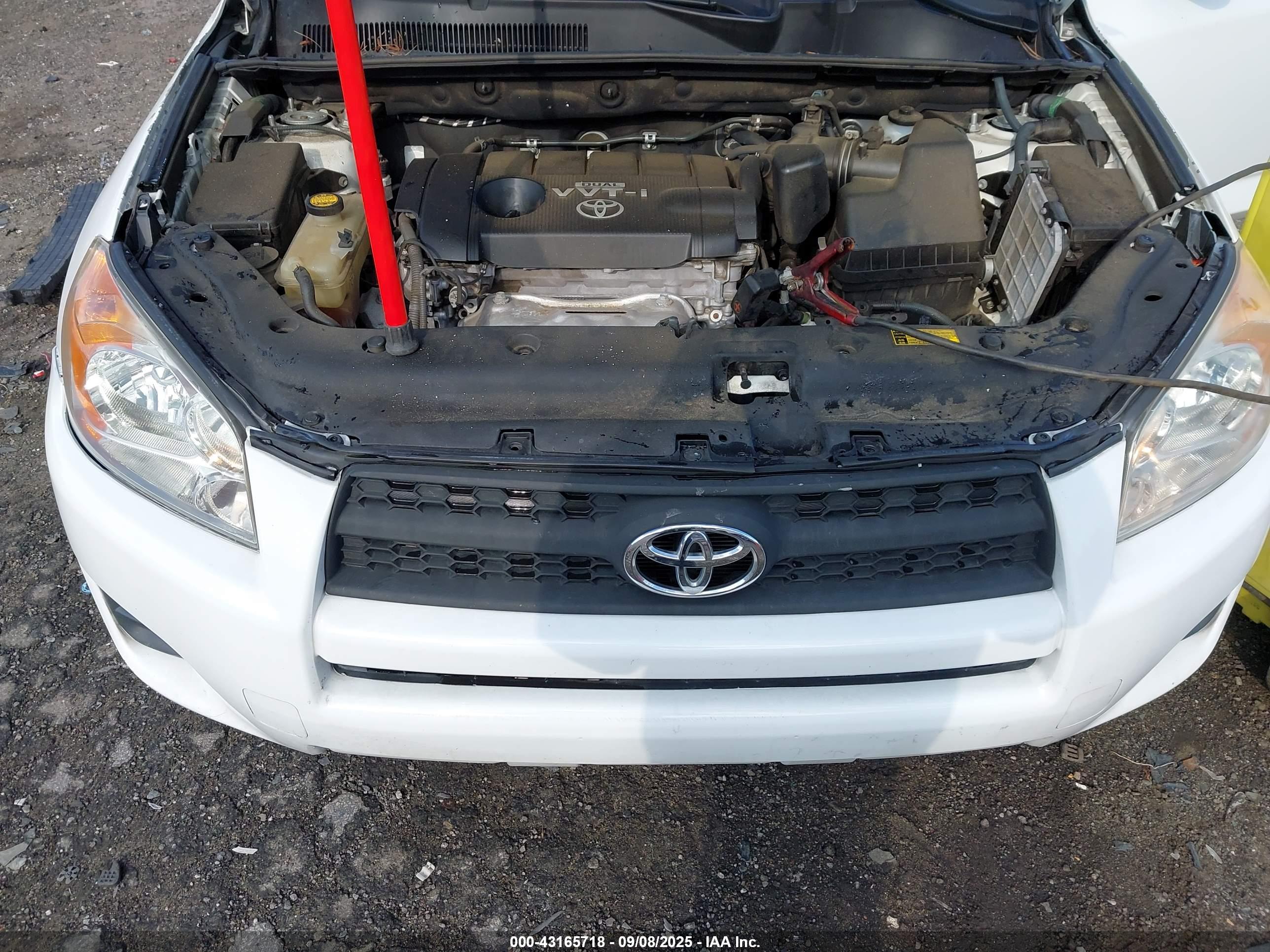 TOYOTA RAV4 image 10