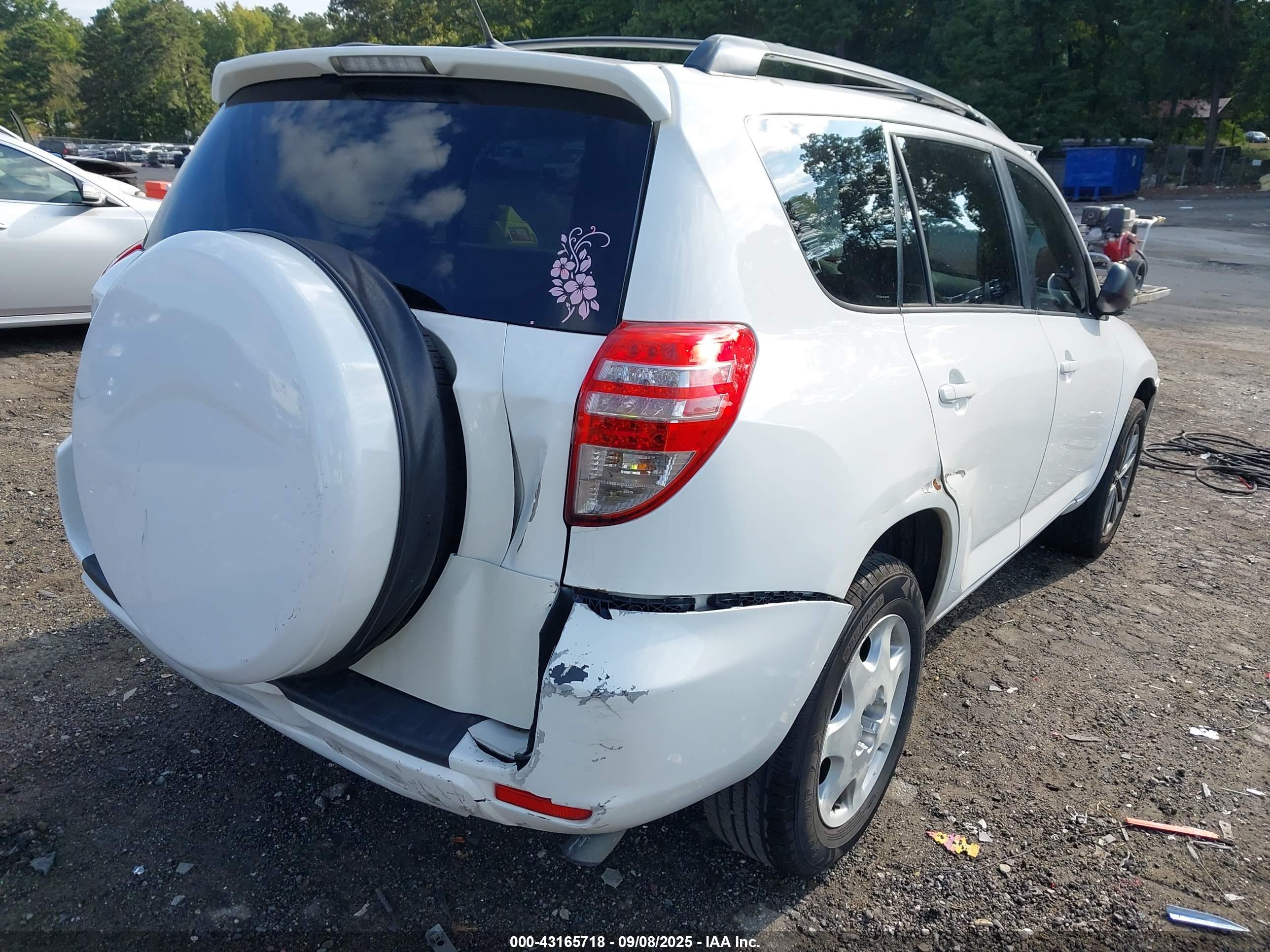 TOYOTA RAV4 image 6
