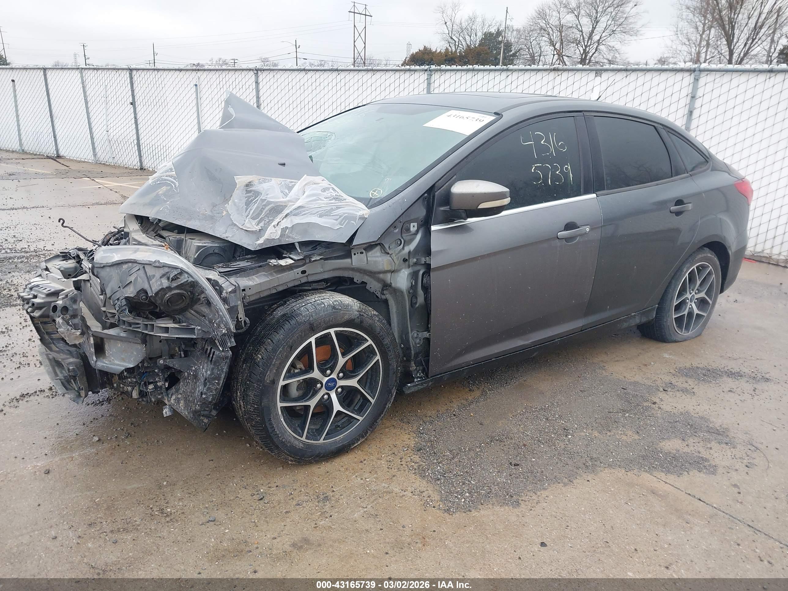 FORD FOCUS image 2