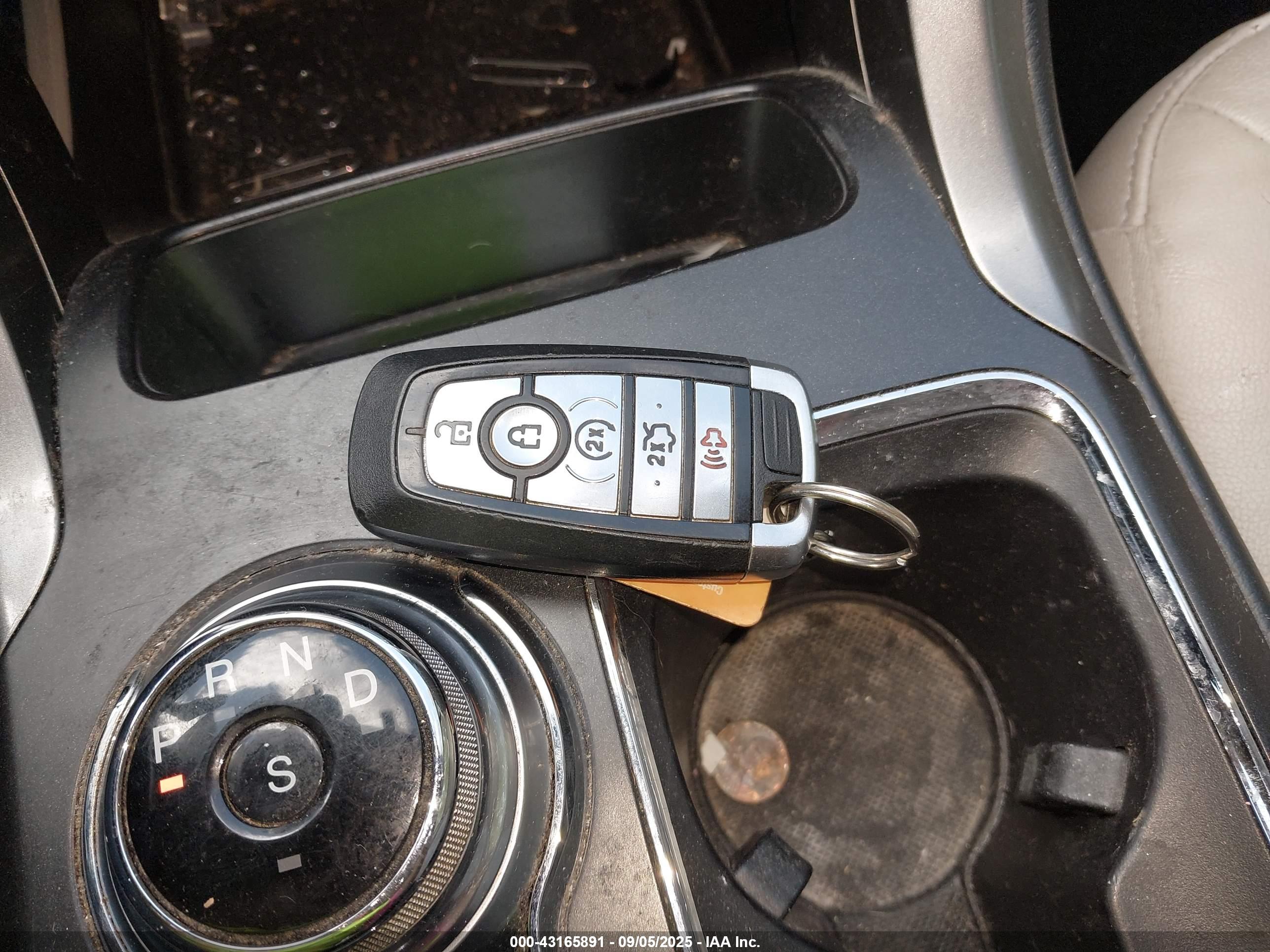 FORD FUSION image 11