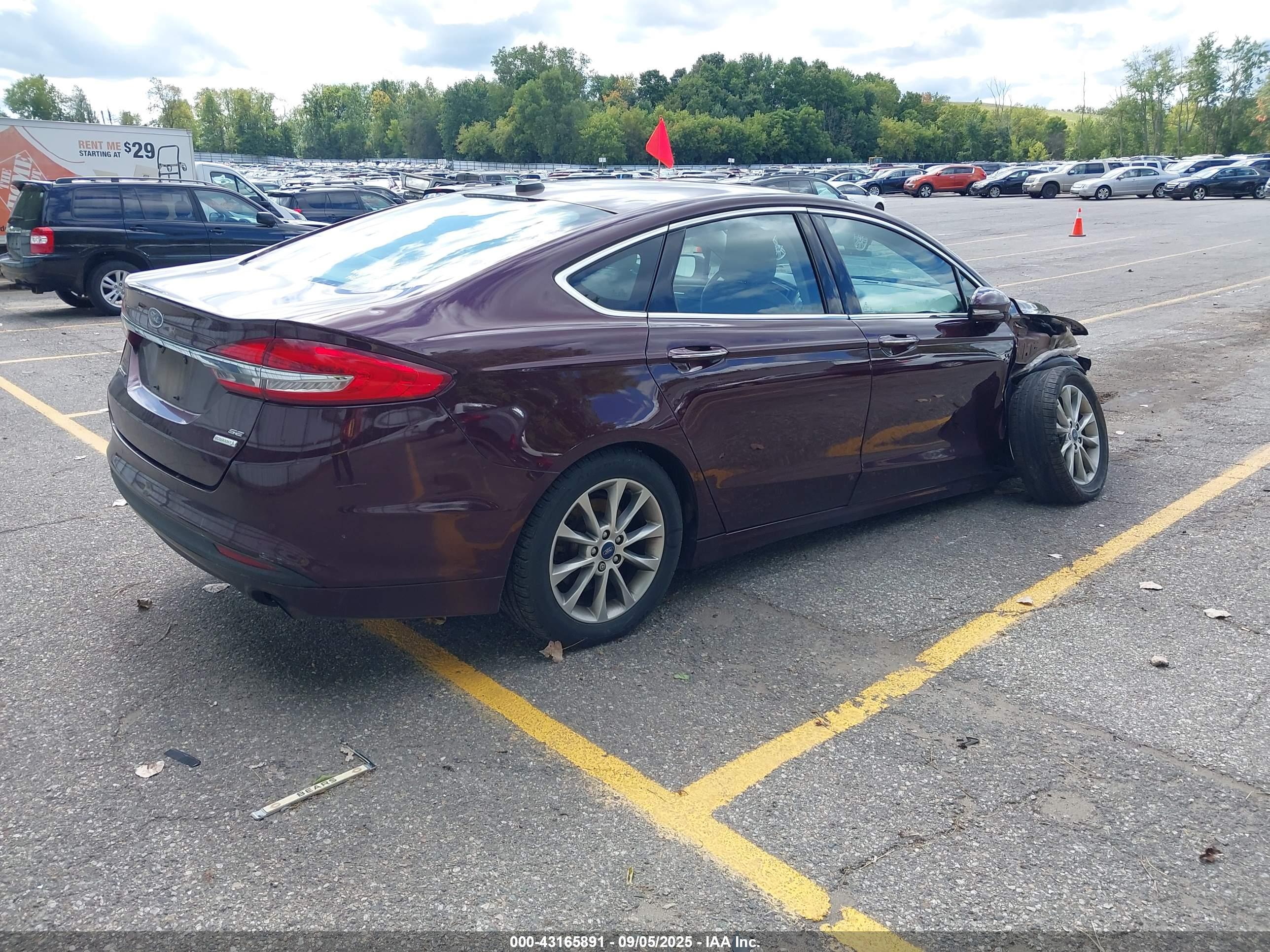 FORD FUSION image 4