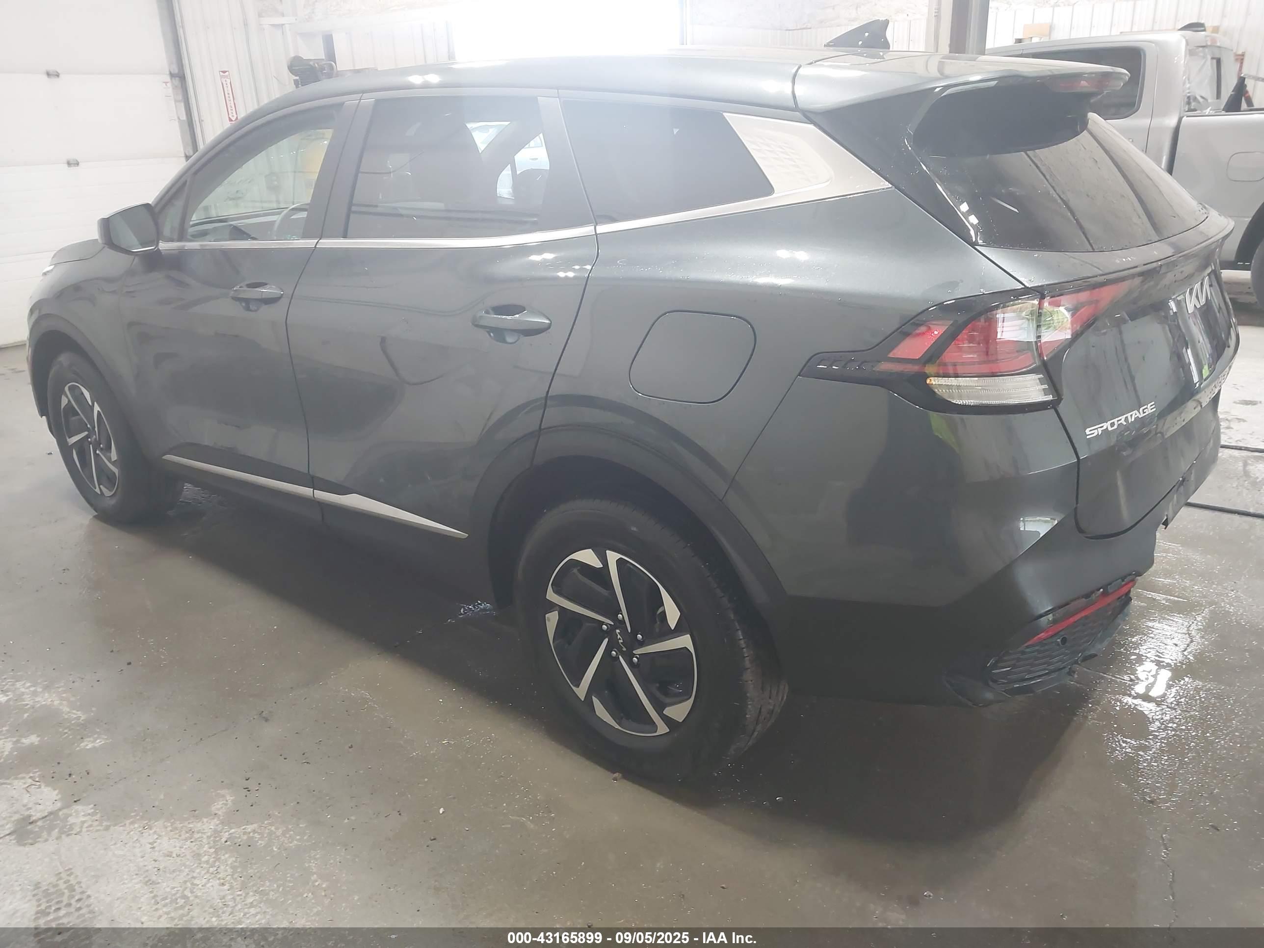 KIA SPORTAGE image 3