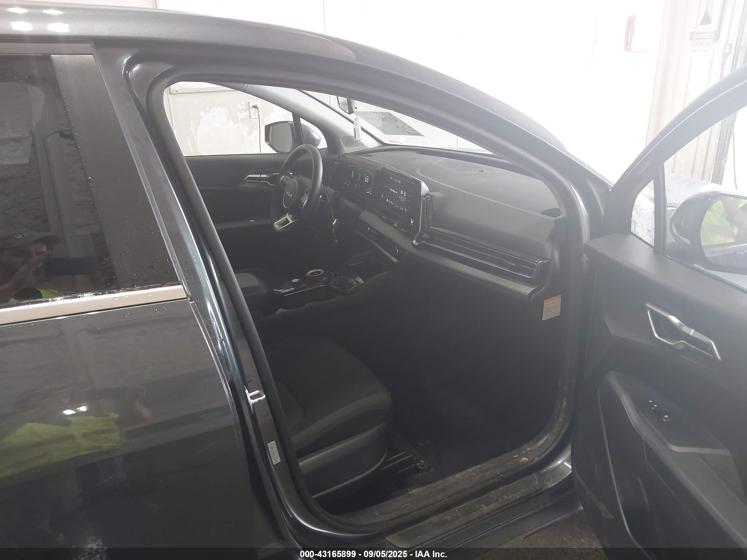 KIA SPORTAGE image 5