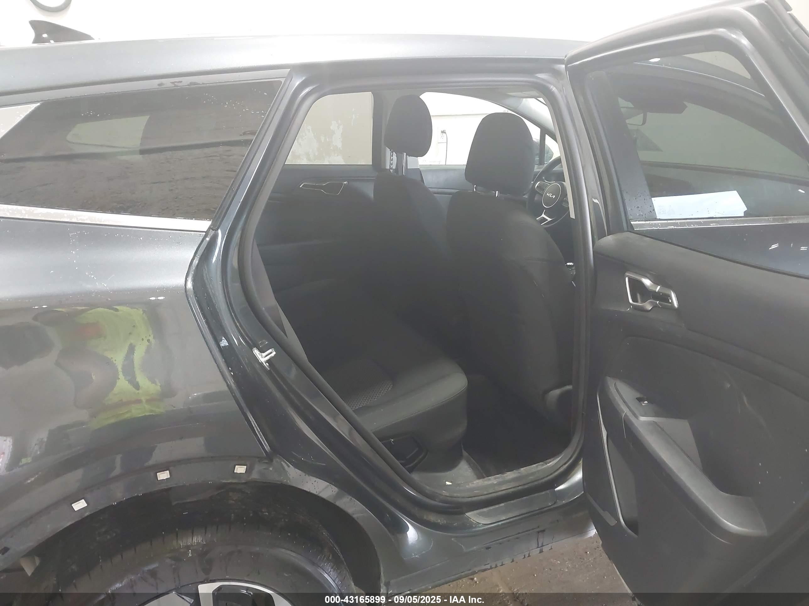 KIA SPORTAGE image 8