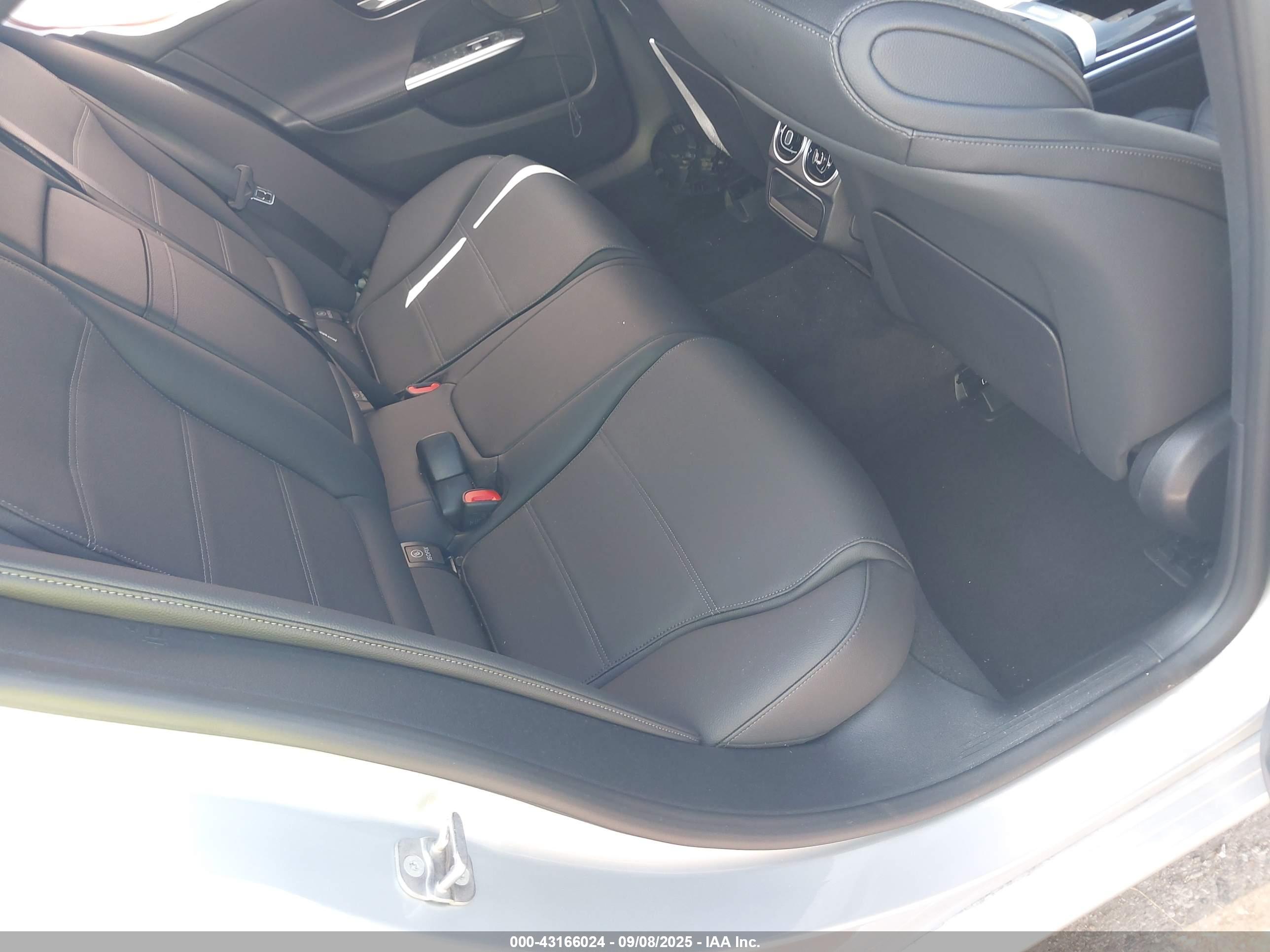 MERCEDES-BENZ C image 8