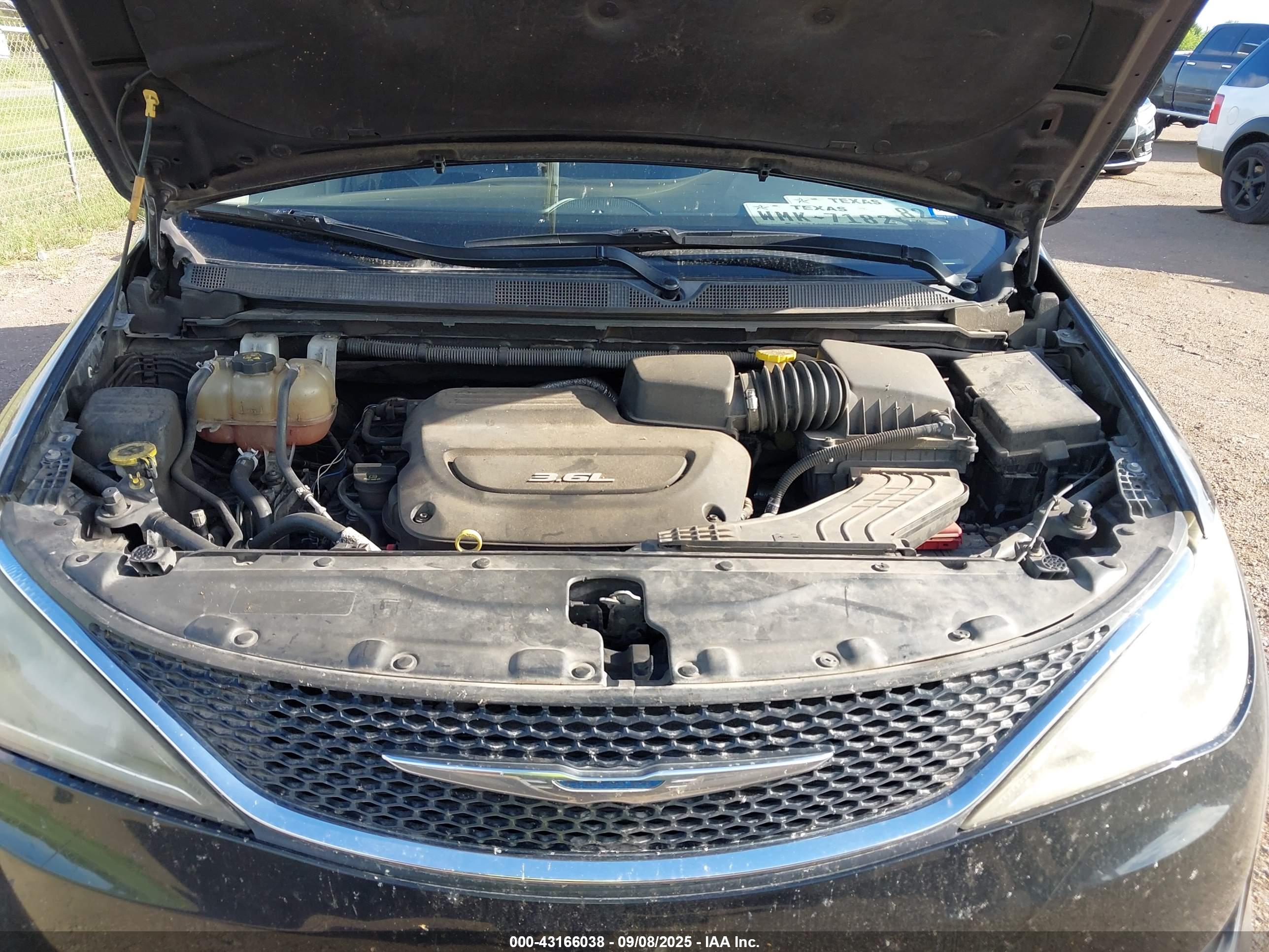 CHRYSLER PACIFICA image 10