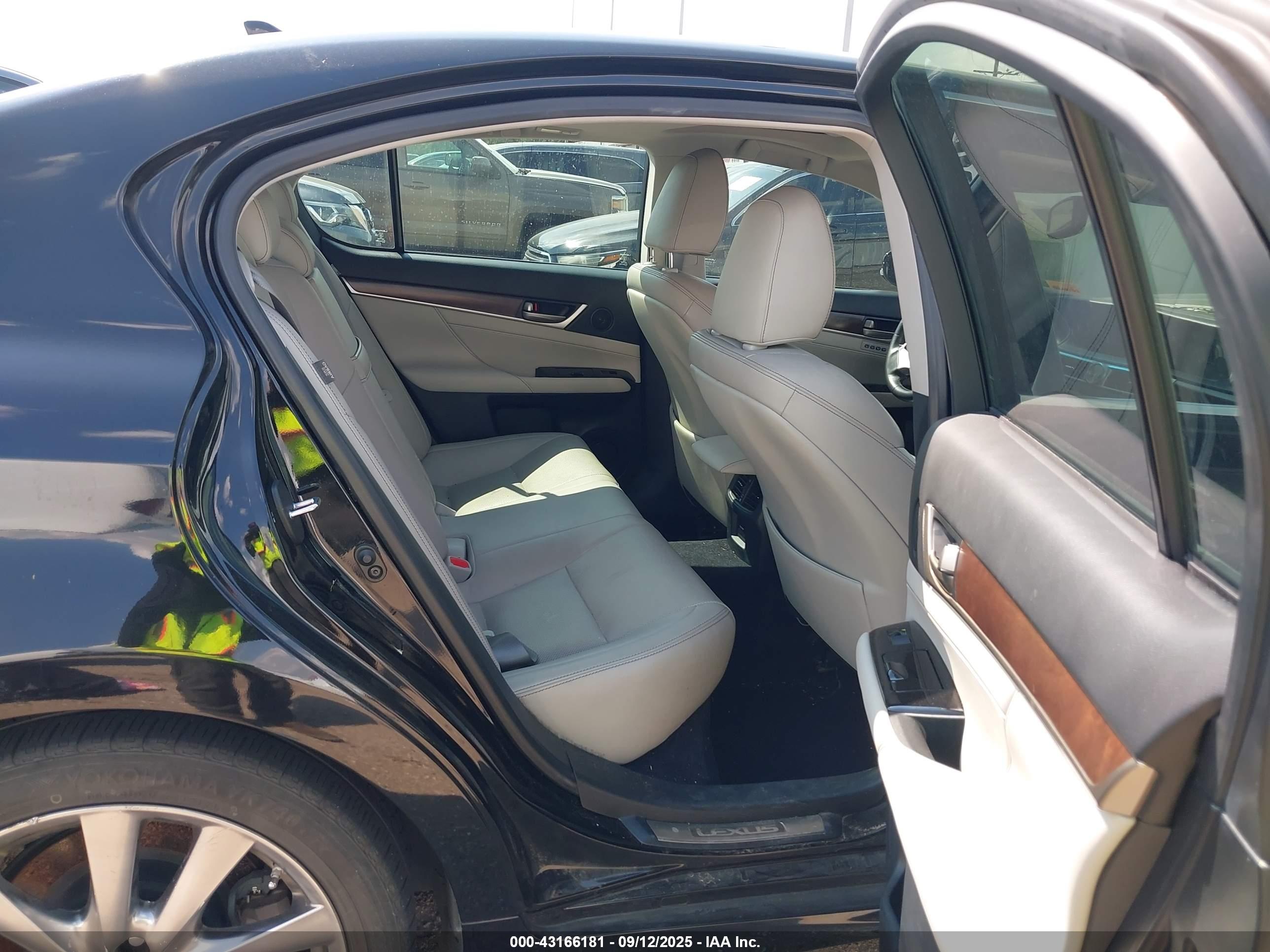 LEXUS GS image 8
